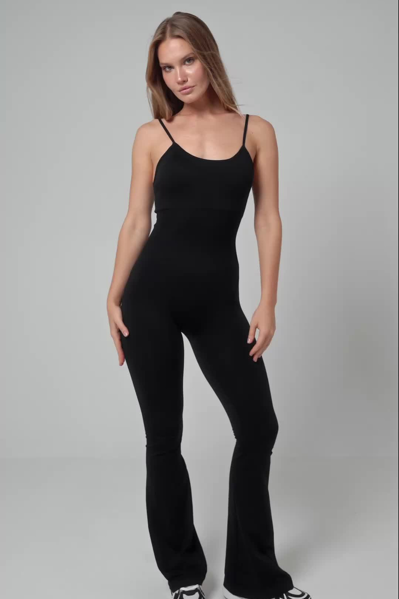 Портфолио видеосъемка одежды для маркетплейсов | Sale Easy