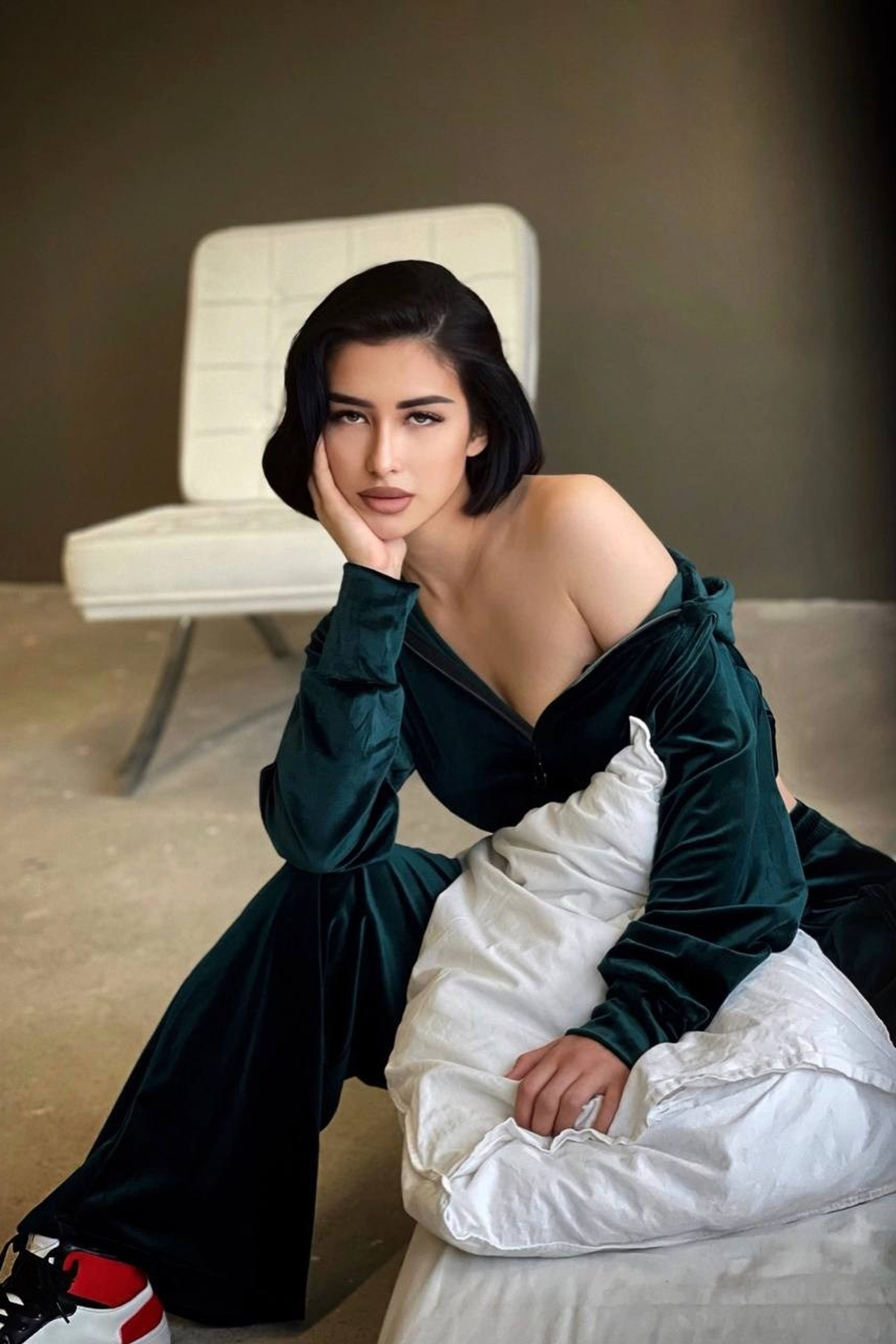 Модель для предметной съемки Айдана Казань| Sale Easy