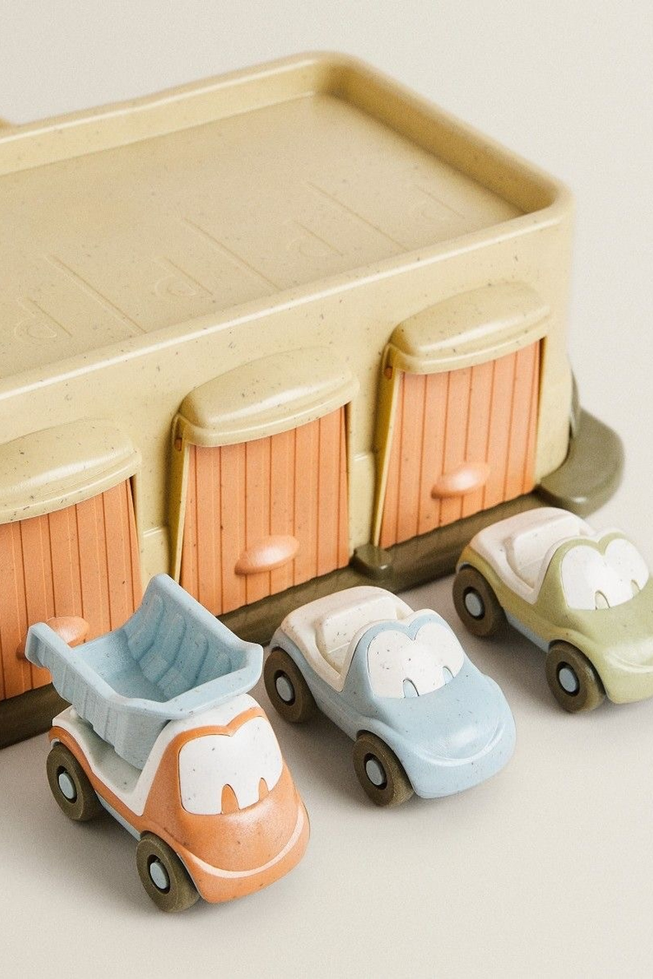 Референс для классических детских игрушек с современными акцентами.