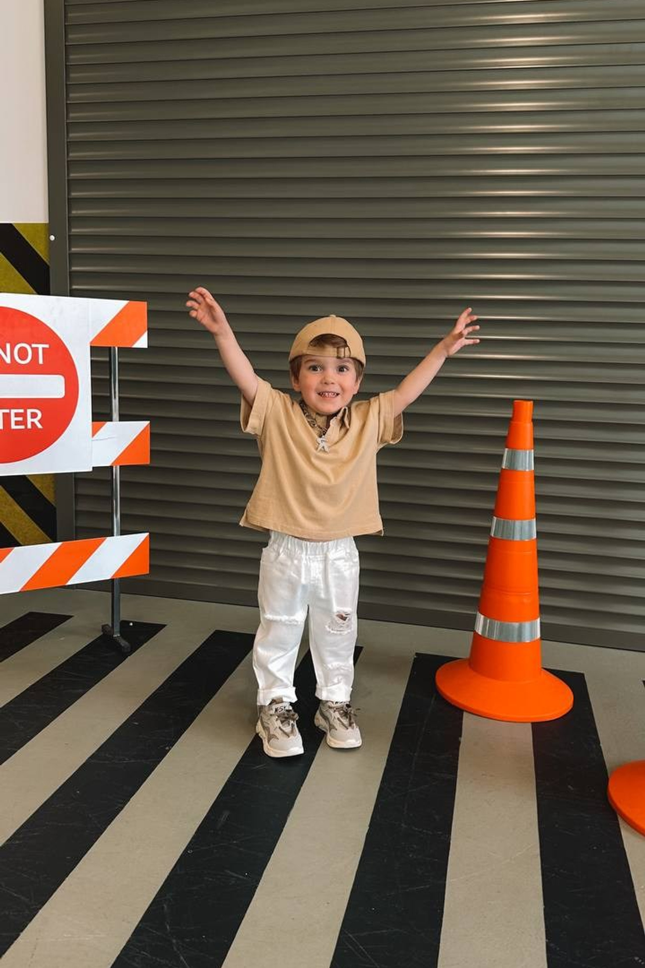 Модель для предметной съемки мальчик Радэль Казань| Sale Easy