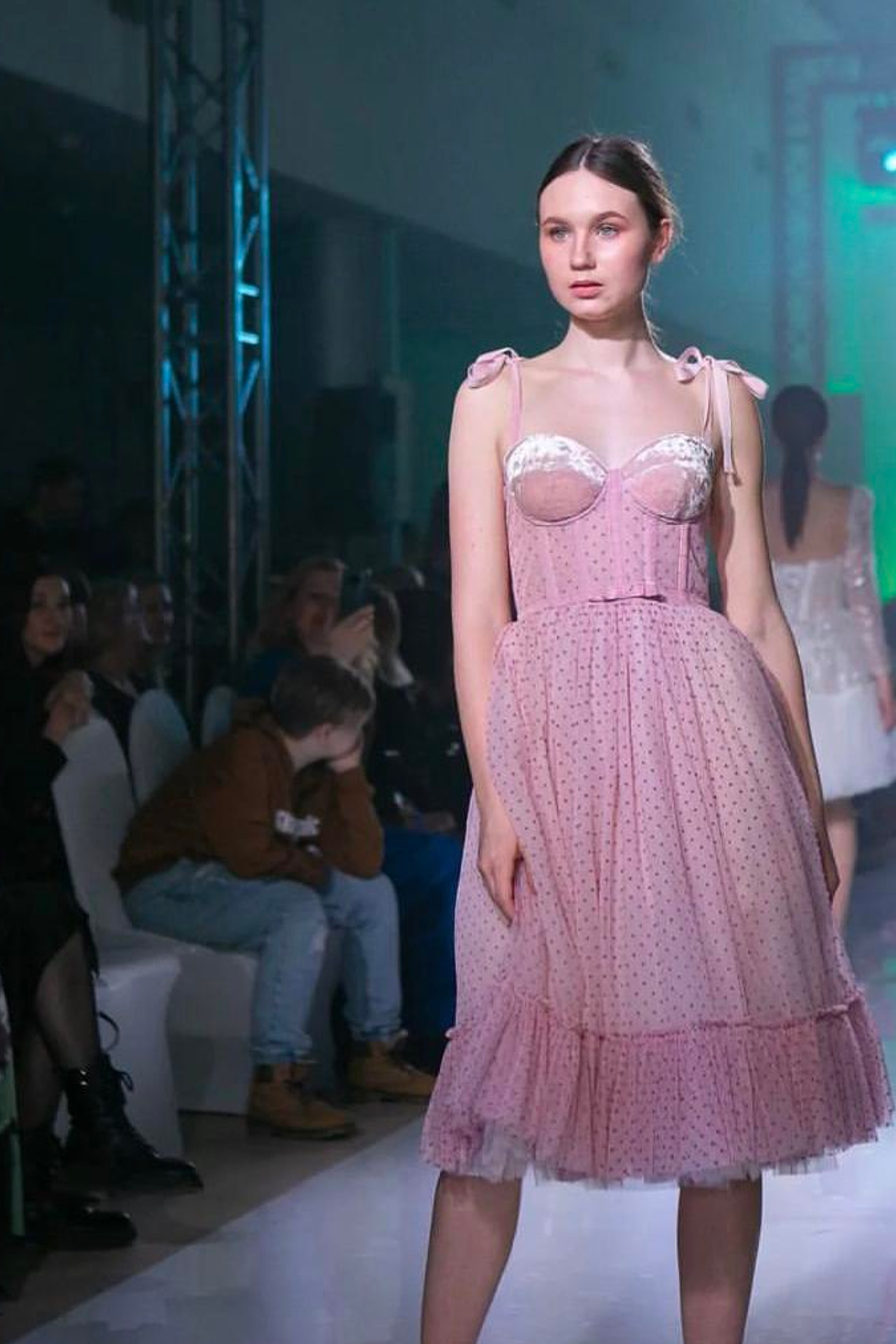 Модель для предметной съемки Диана Казань| Sale Easy