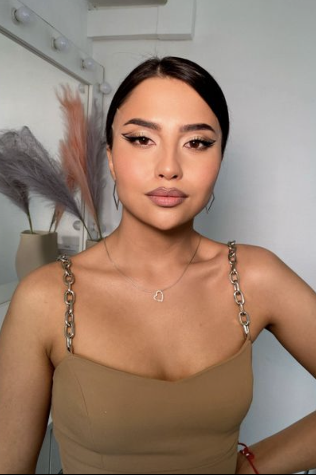 Модель для предметной съемки Нурия Москва| Sale Easy