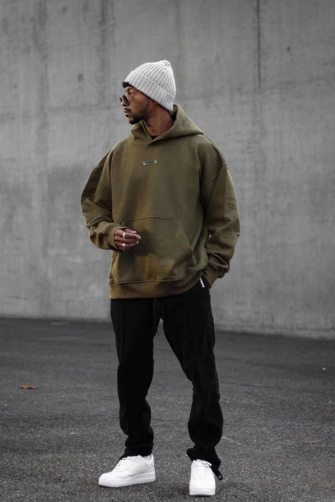 Фотосъемка мужских худи для каталога уличной моды
