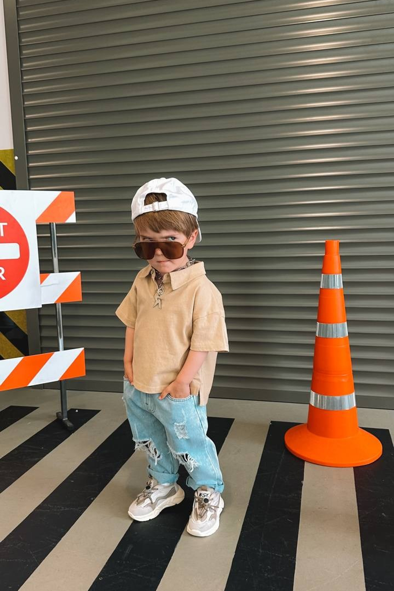 Модель для предметной съемки мальчик Радэль Казань| Sale Easy