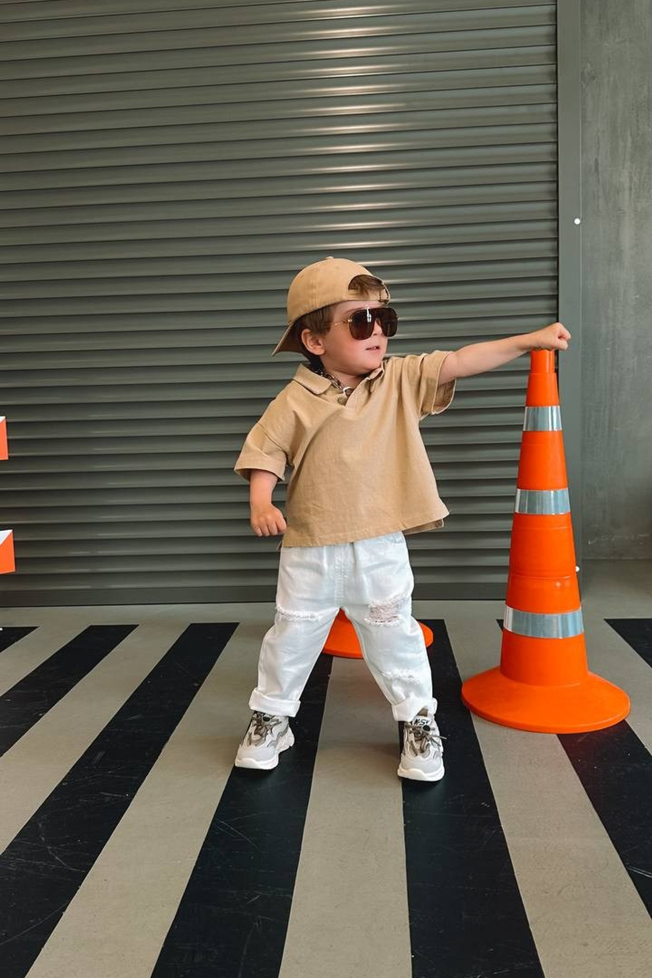 Модель для предметной съемки мальчик Радэль Казань| Sale Easy