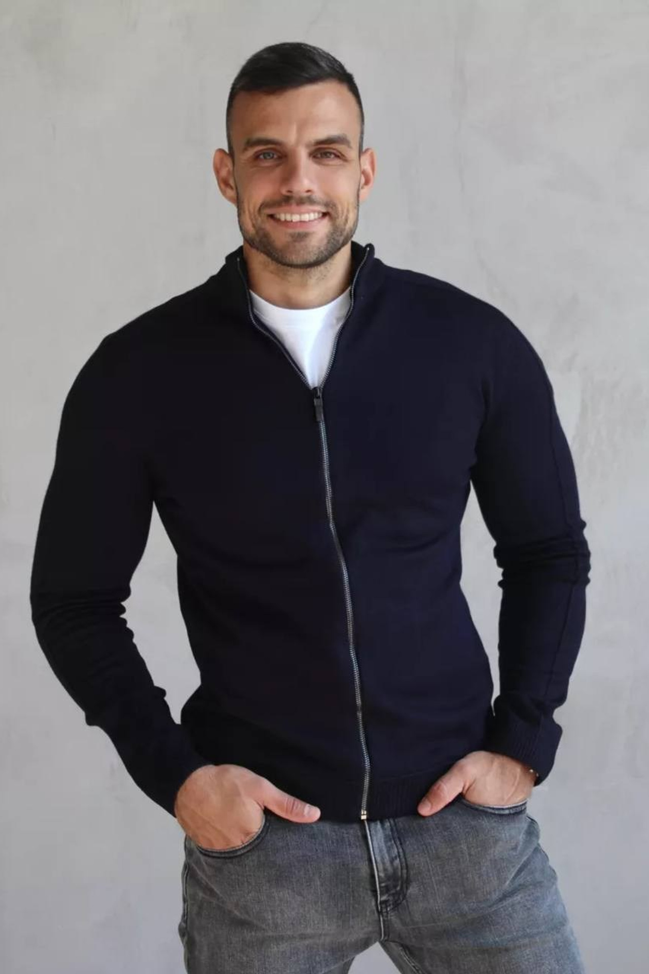 Пример комбинации свитера и рубашки