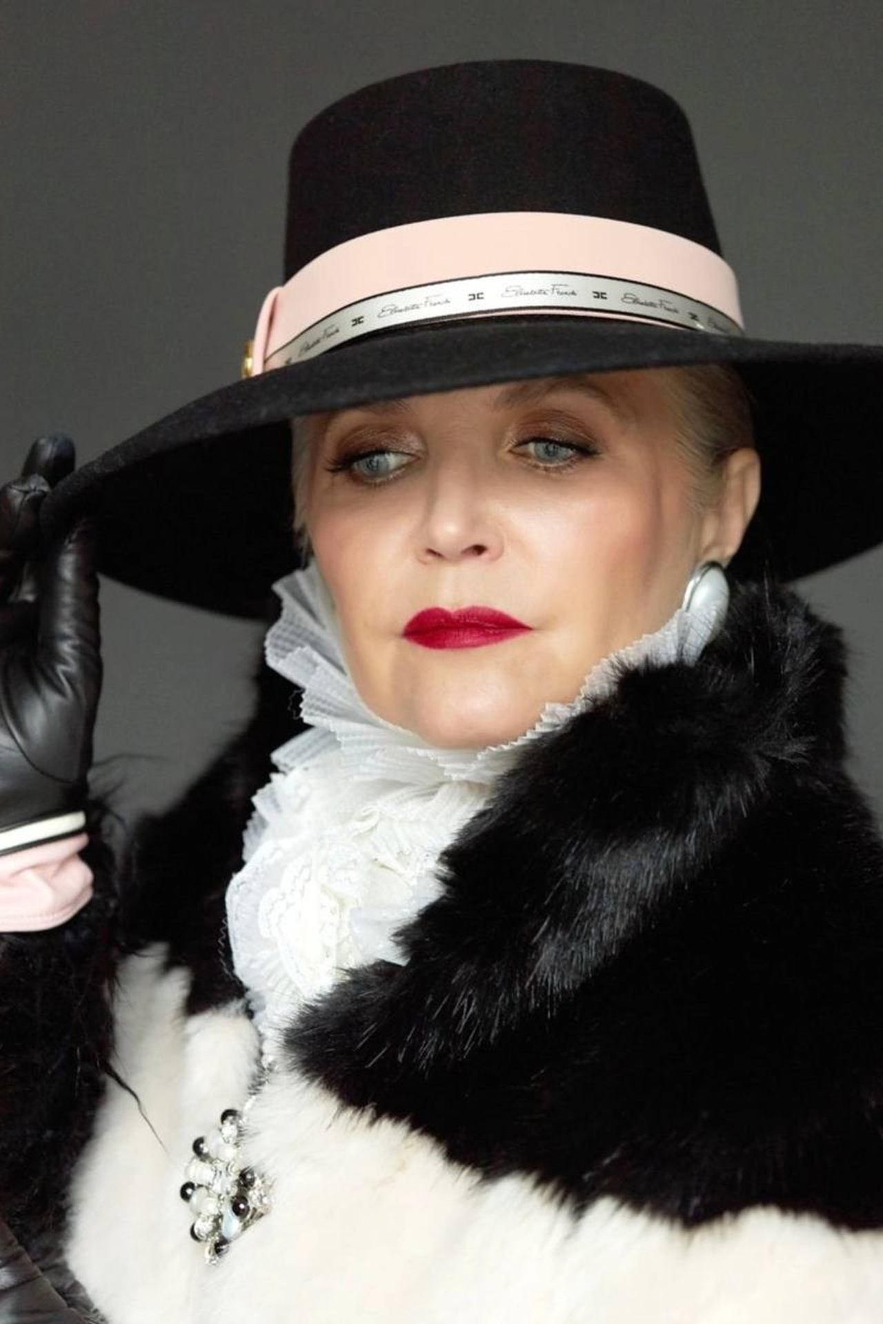 Модель для предметной съемки Оксана А. Н.Н.| Sale Easy