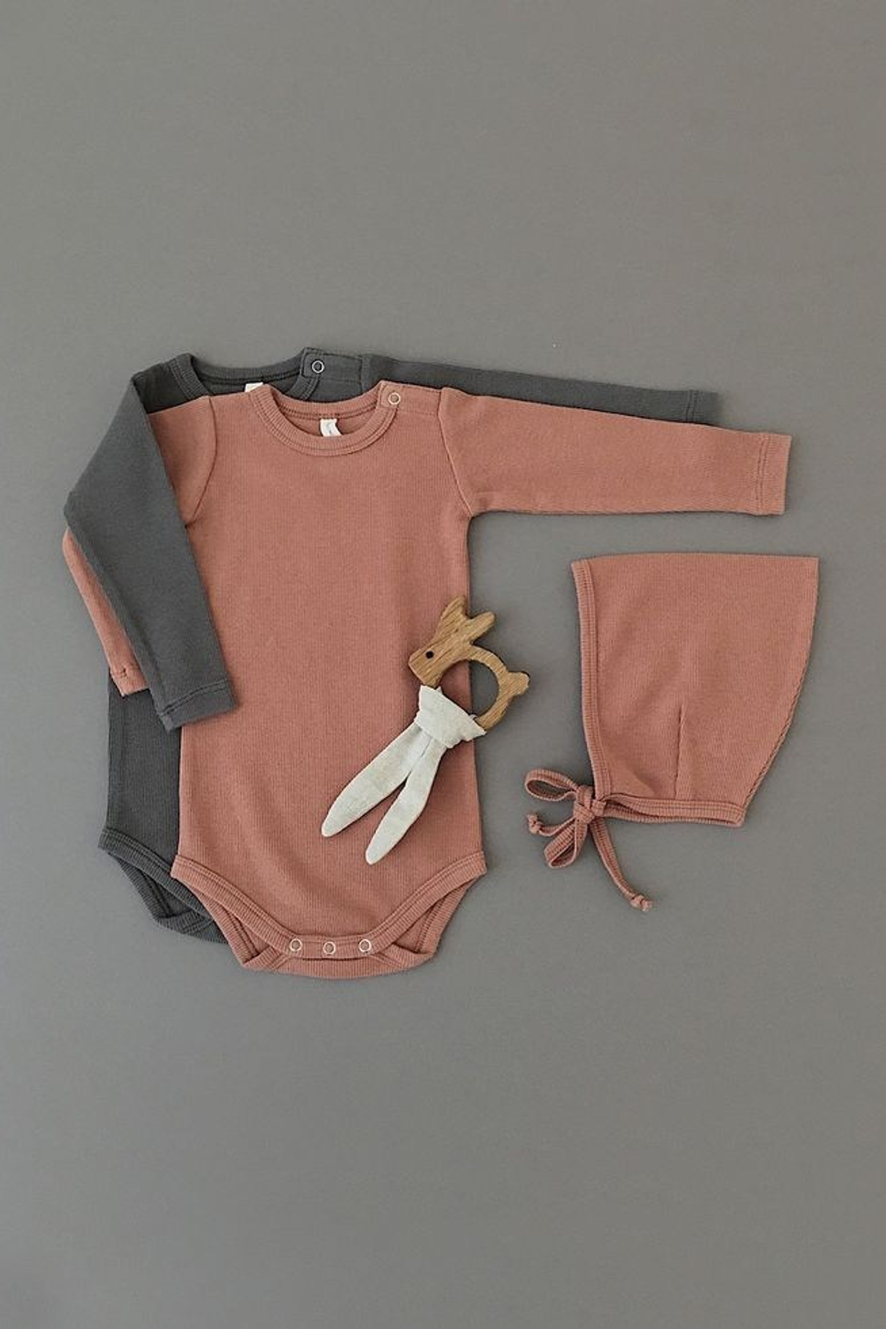 Креативная съемка детской одежды для привлечения молодых родителей