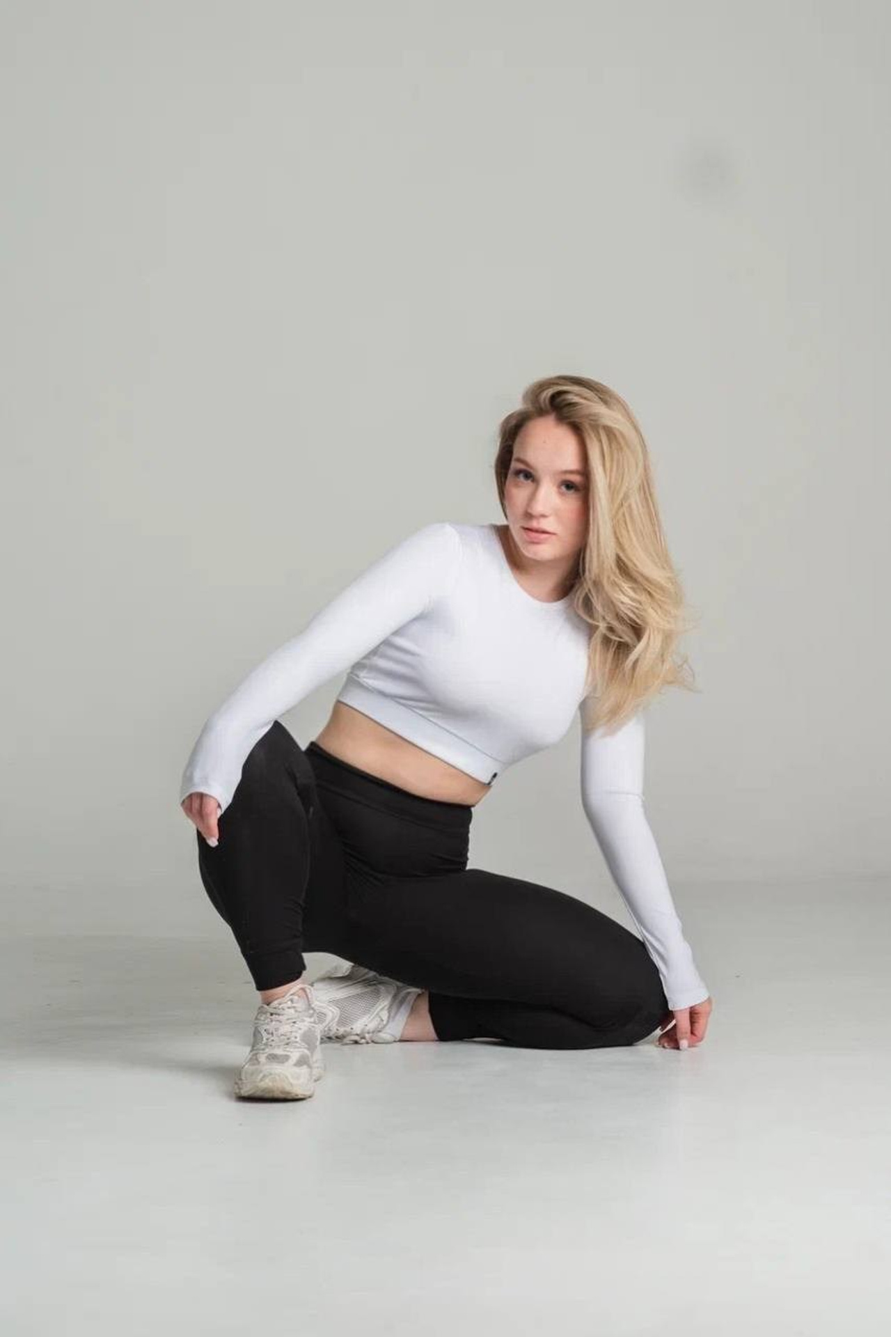 Модель для предметной съемки Елизавета Л. Красноярск| Sale Easy