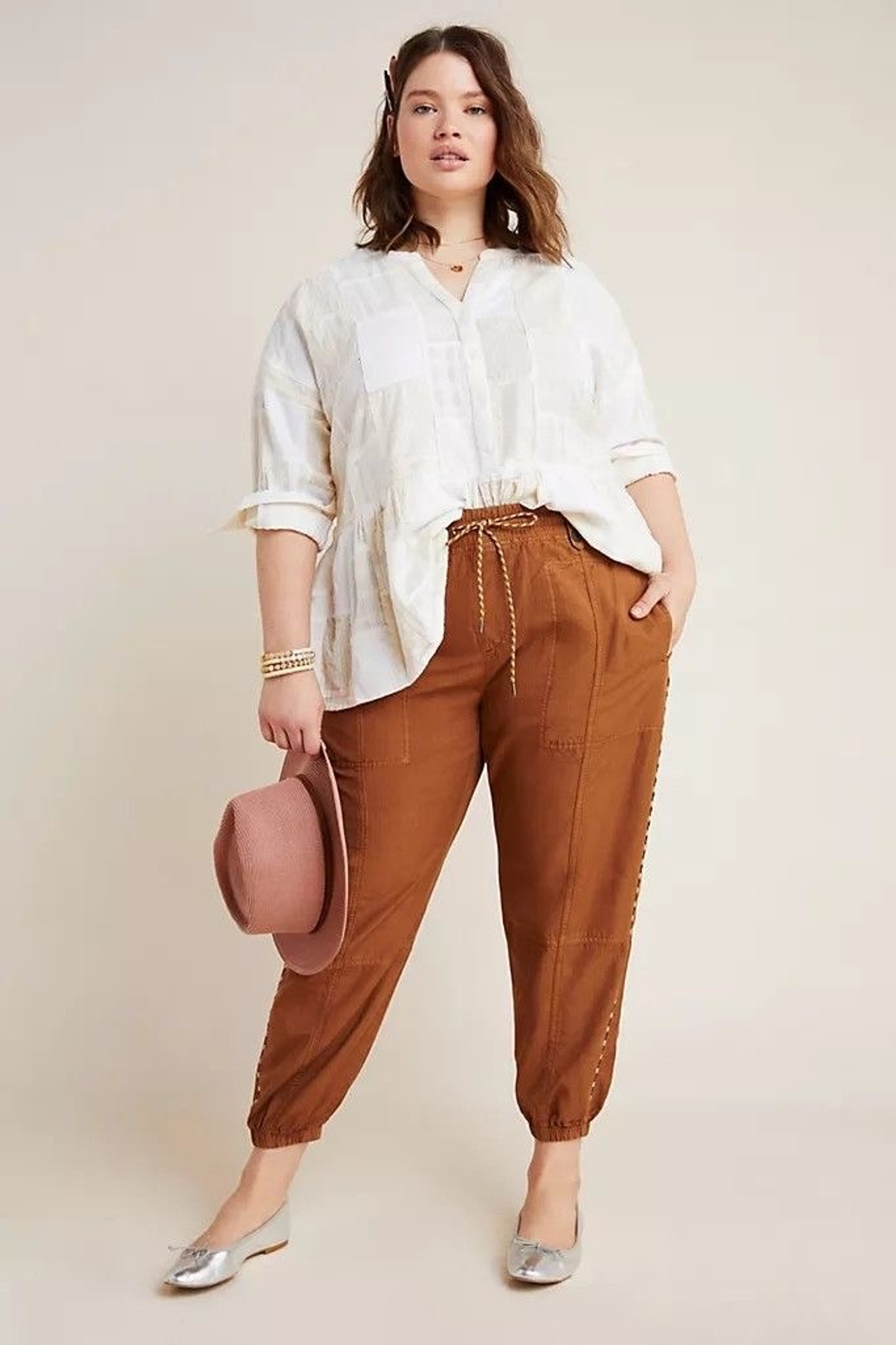 Референс для повседневного стиля plus-size с кардиганом