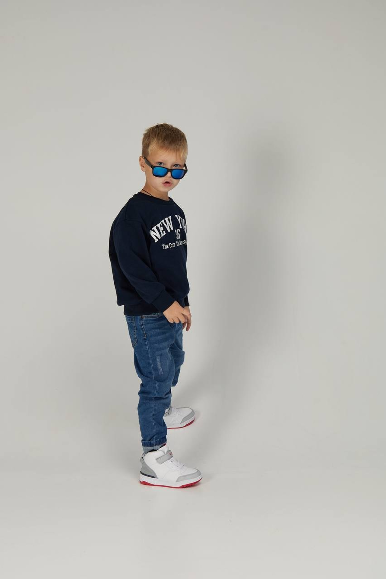 Модель мальчик для предметной съемки Иван Ж Н.Н. | Sale Easy