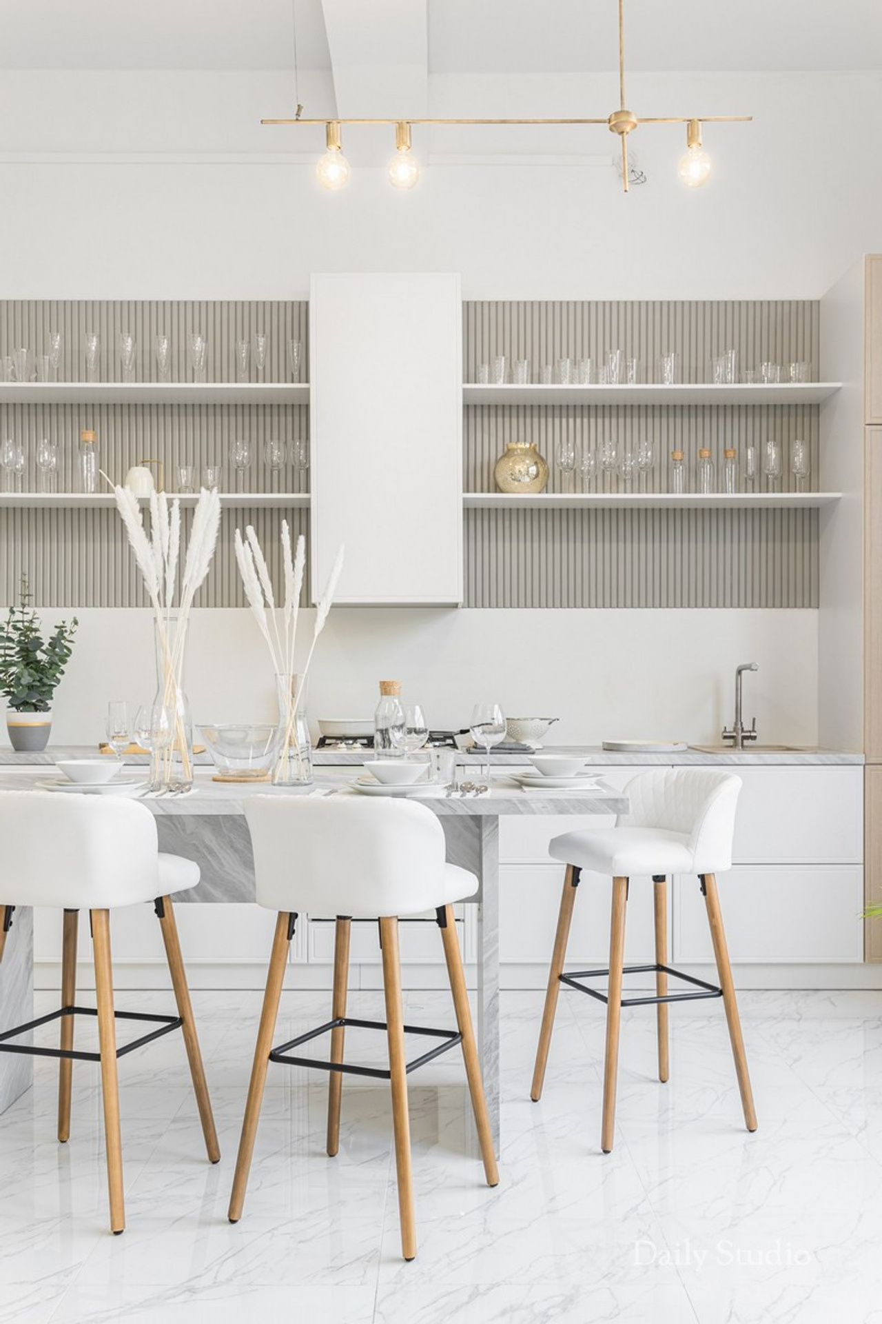 Студия DAILY STUDIO — зал Мишель для предм. съемки С.-Пб|Sale Easy