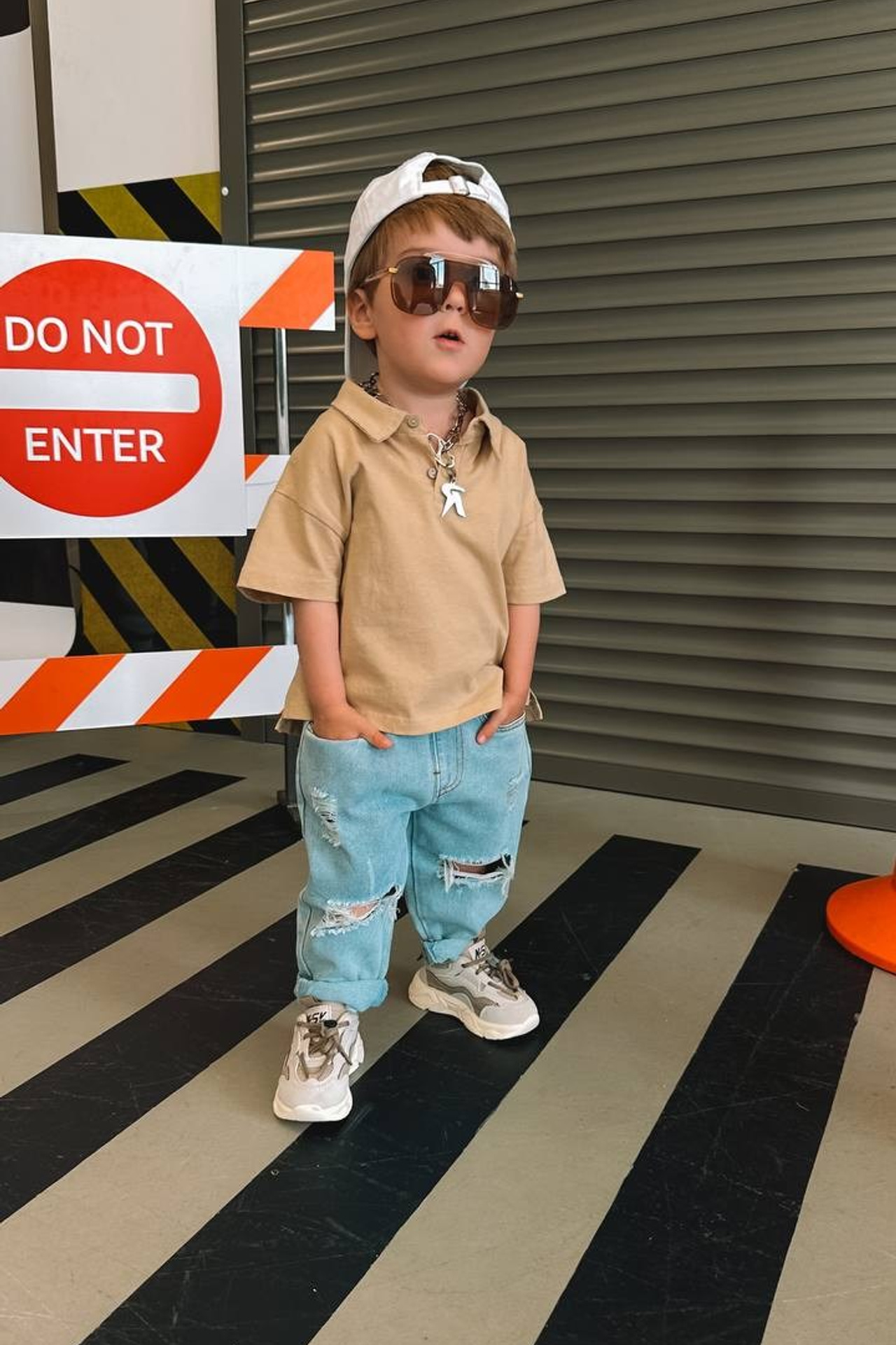 Модель для предметной съемки мальчик Радэль Казань| Sale Easy