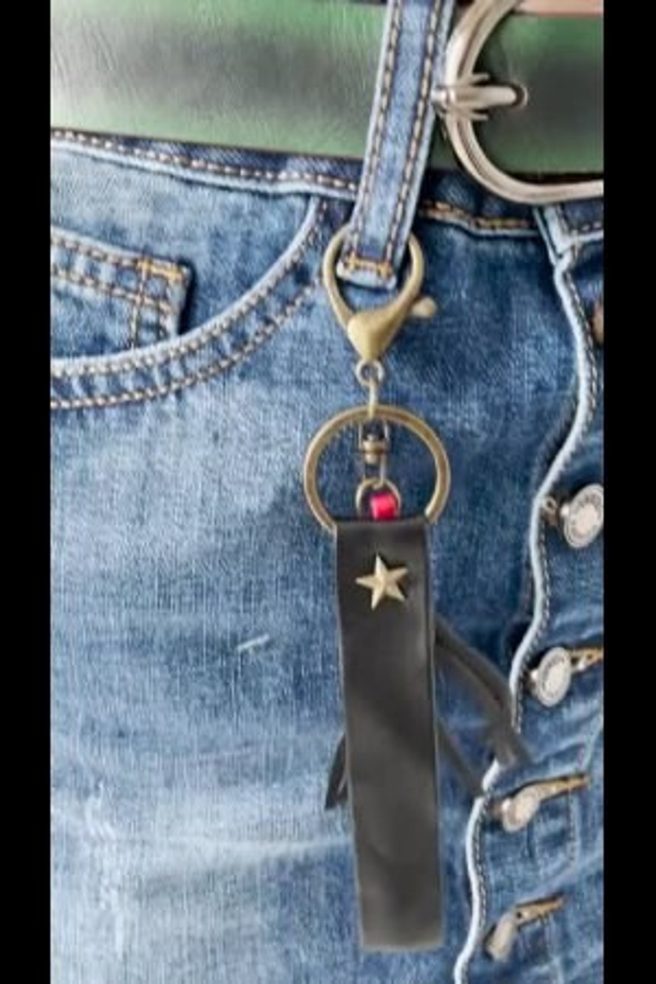 Портфолио видеосъемка одежды для маркетплейсов | Sale Easy