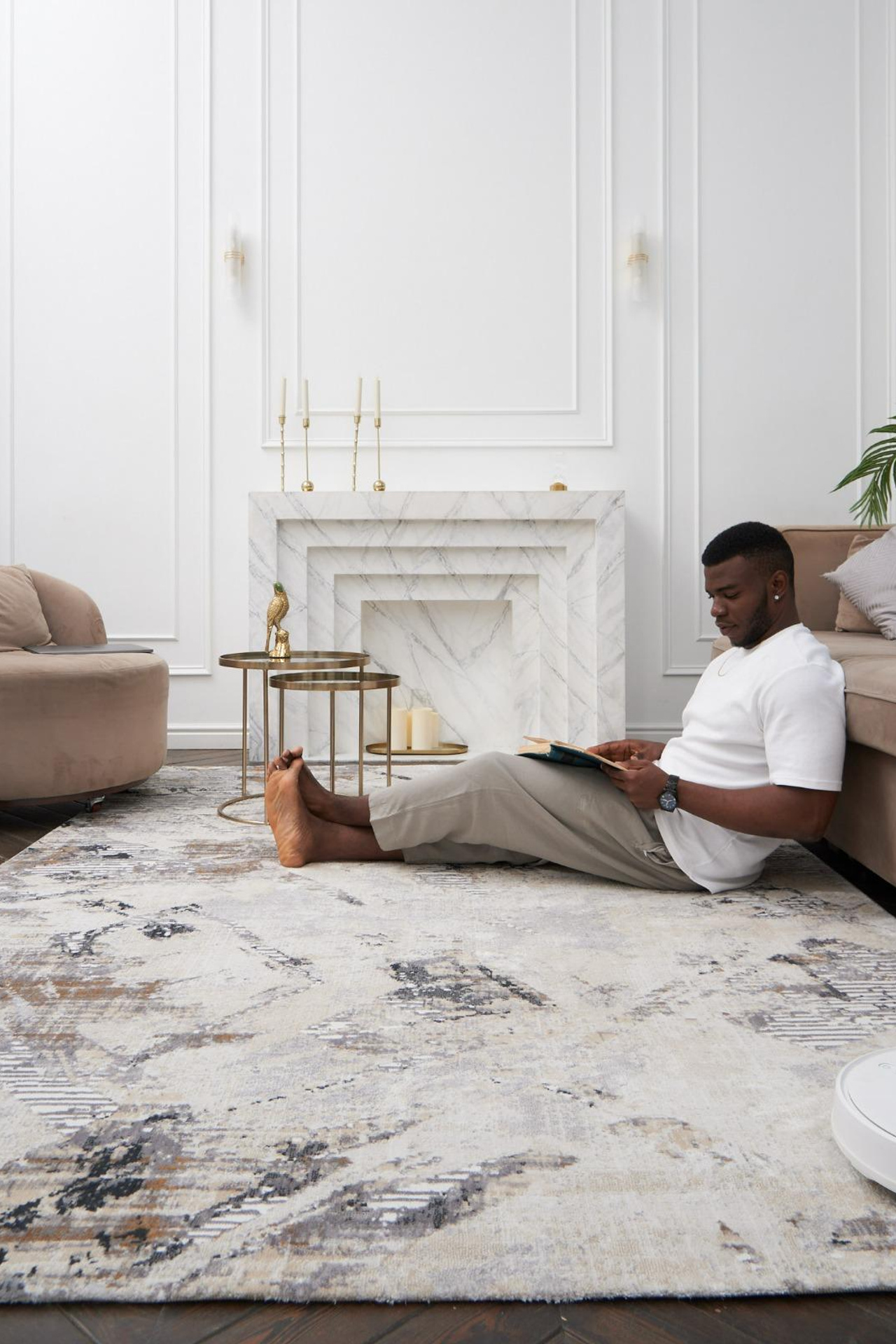 Модель для предметной съемки Нджебайи Ален Даниэль Москва | Sale Easy