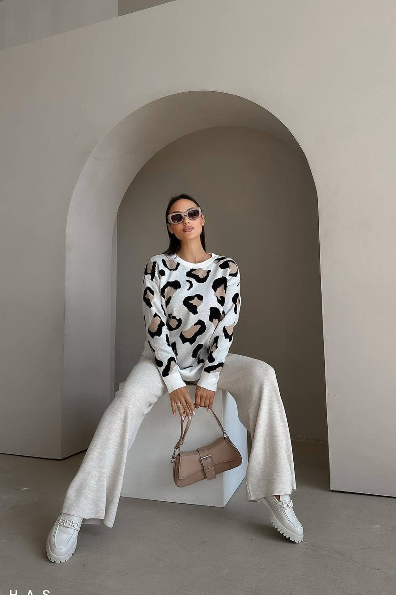 Съемка свитеров оверсайз для трендовых и комфортных зимних образов