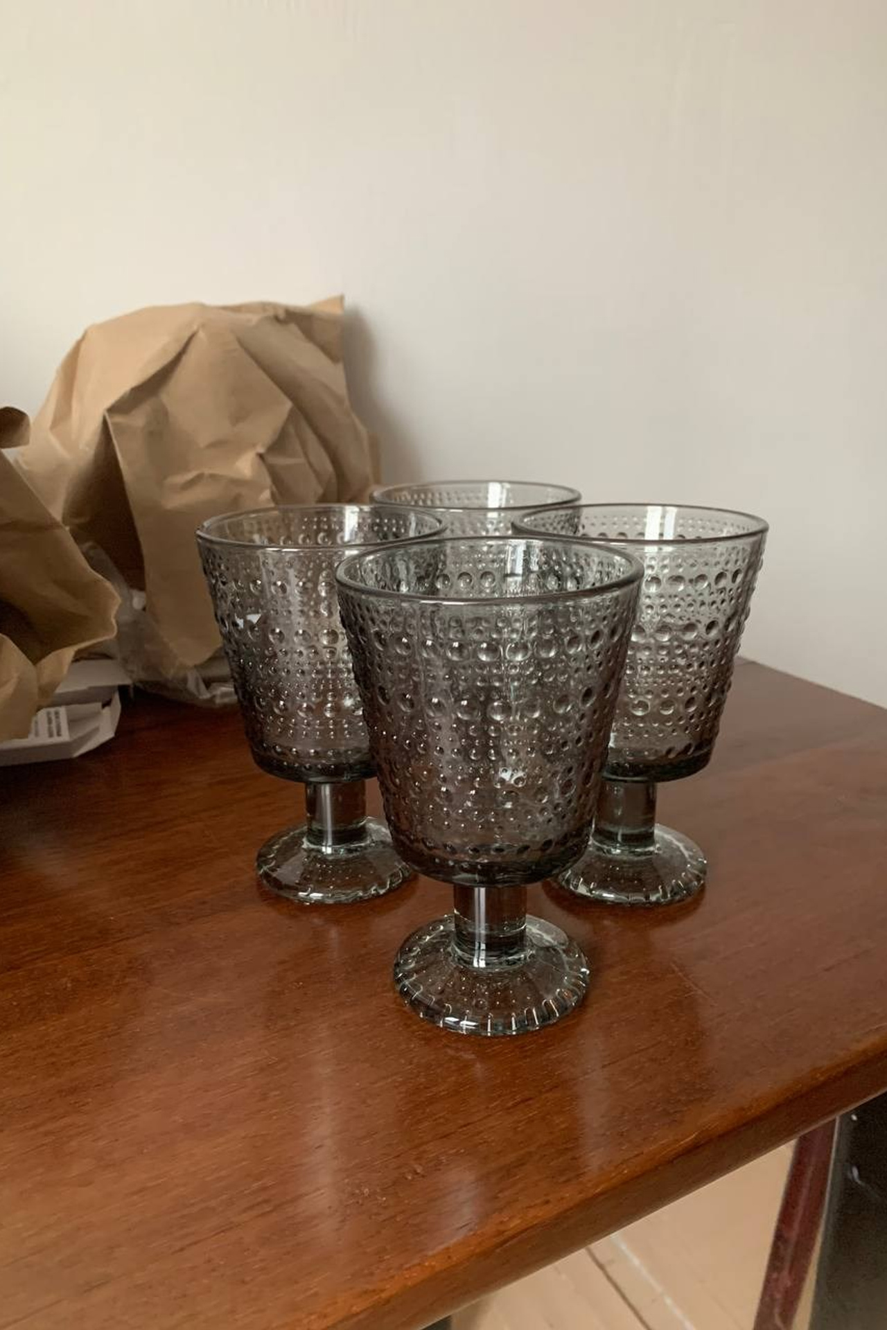 Реквизит для предметной съемки фужеры