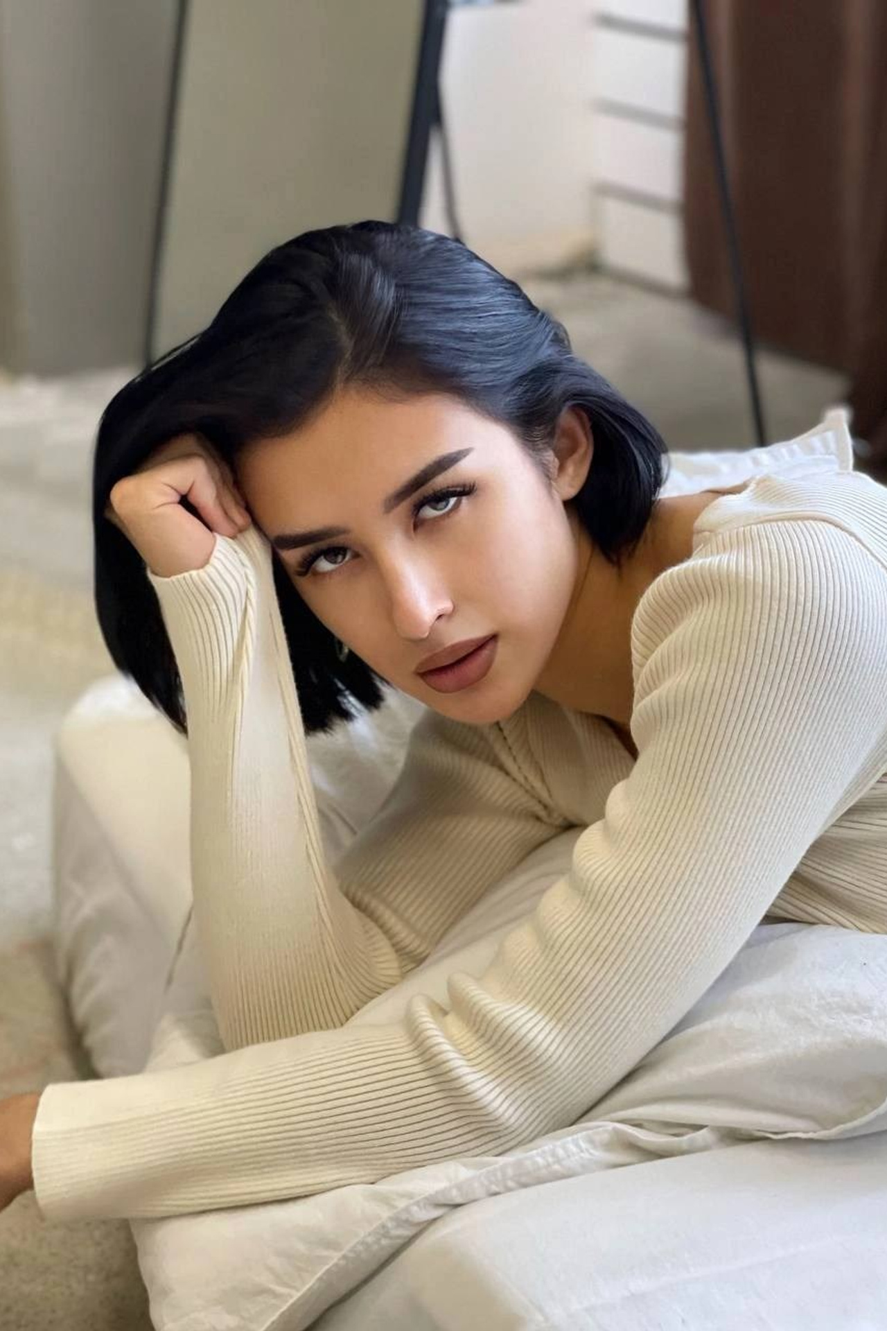 Модель для предметной съемки Айдана Казань| Sale Easy