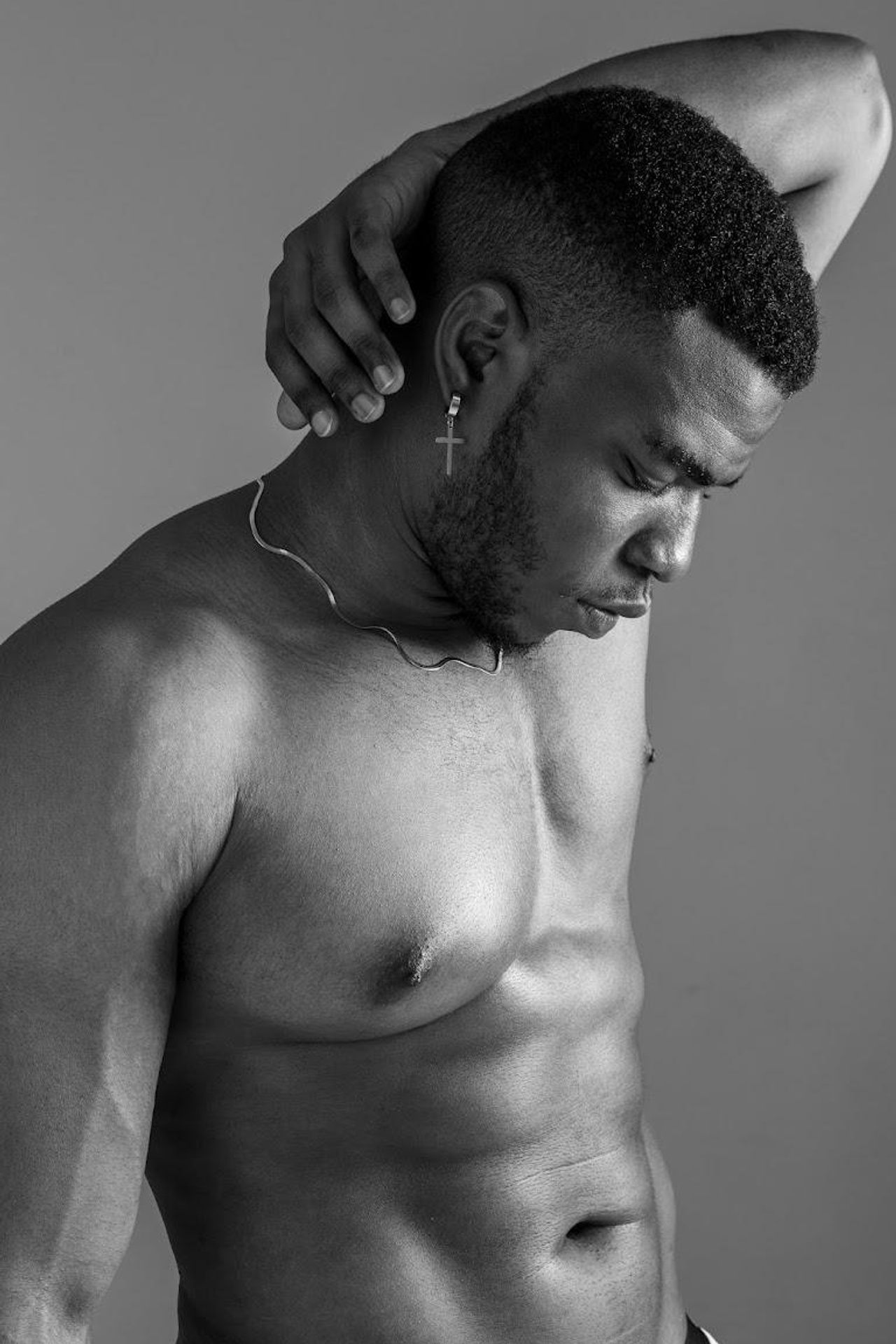 Модель для предметной съемки Нджебайи Ален Даниэль Москва | Sale Easy