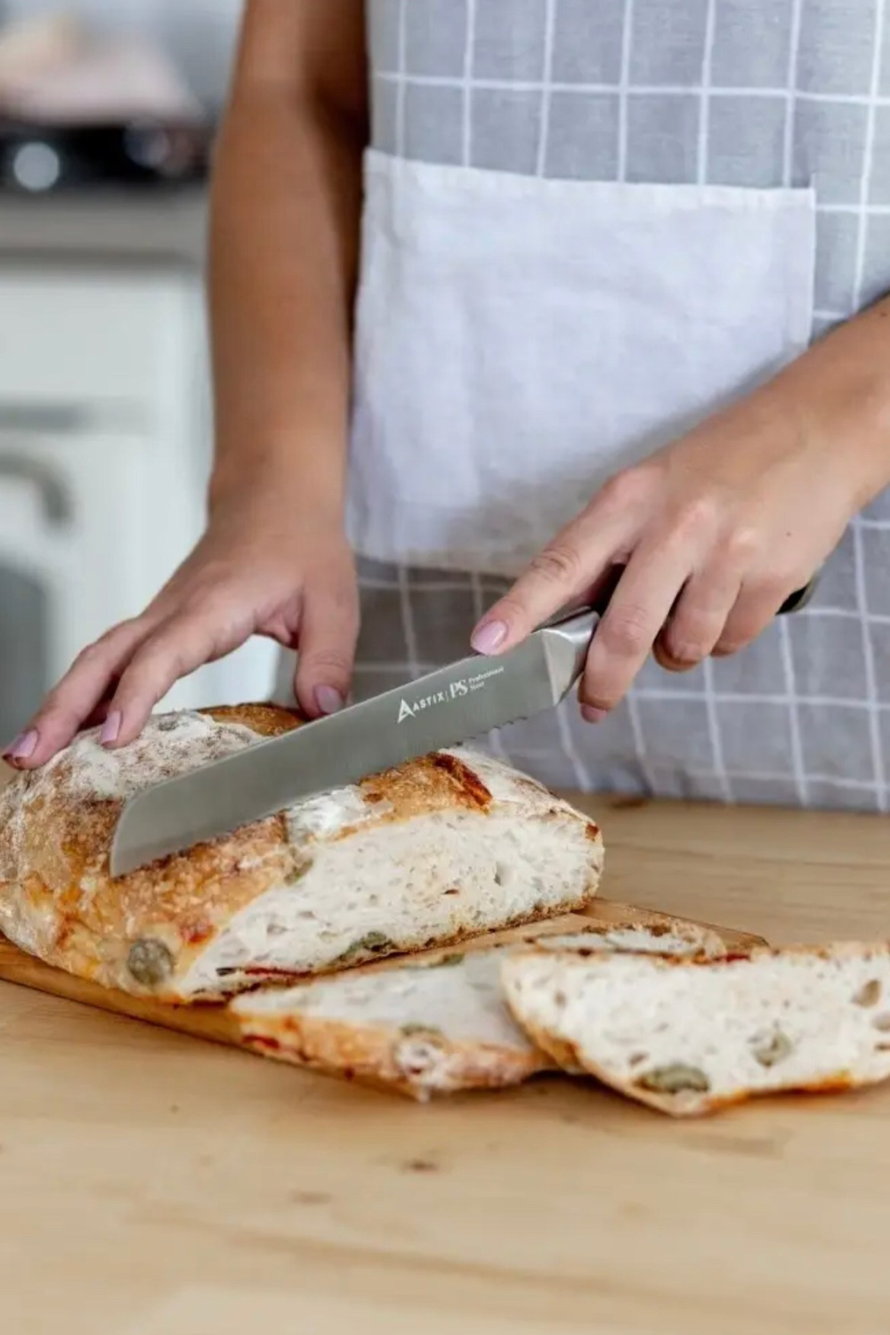 Ножи с лезвиями из высококачественных материалов для долговечности.