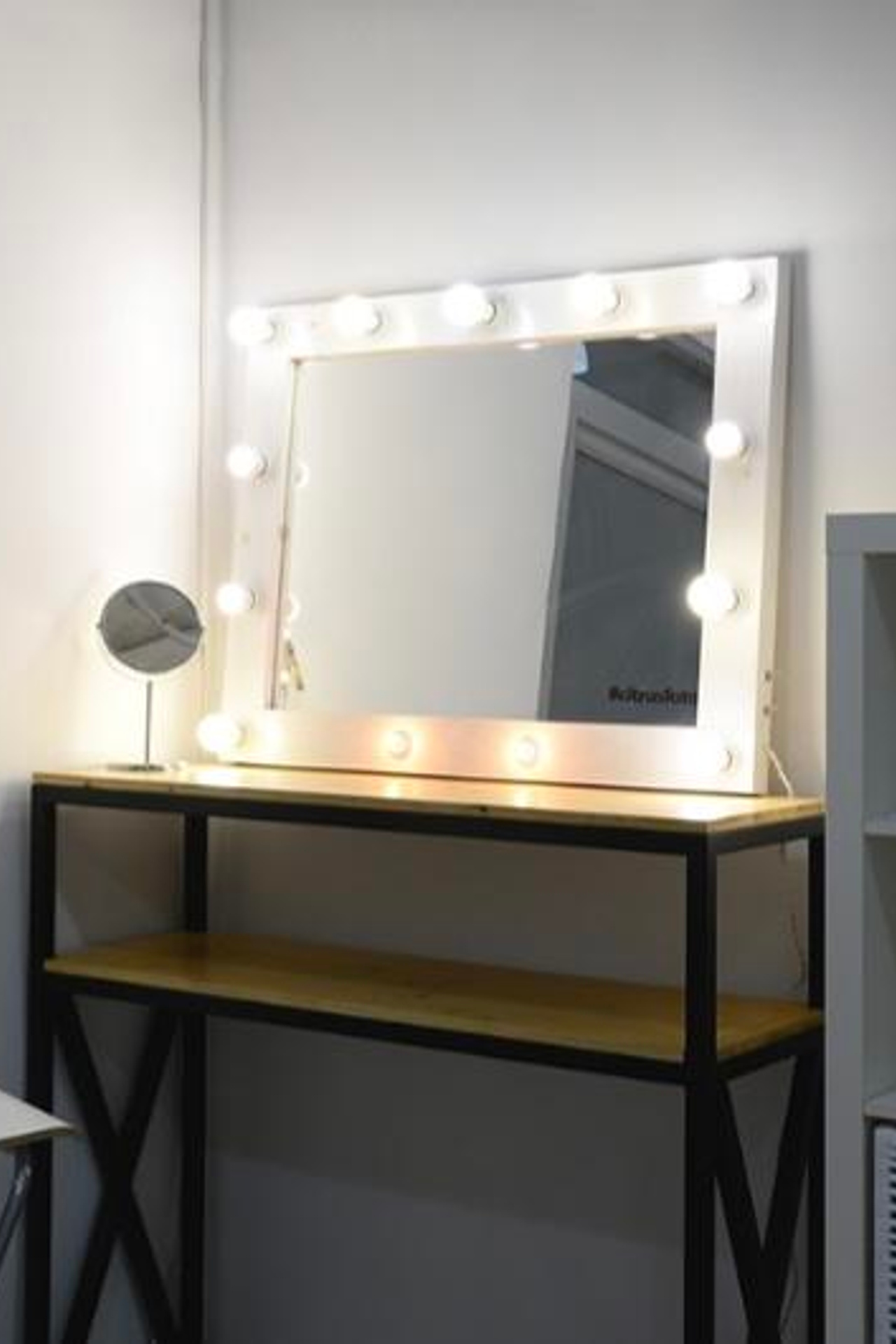 Студия Циклорама Сitrus зал 47 для предметной съемки Москва | Sale Eas