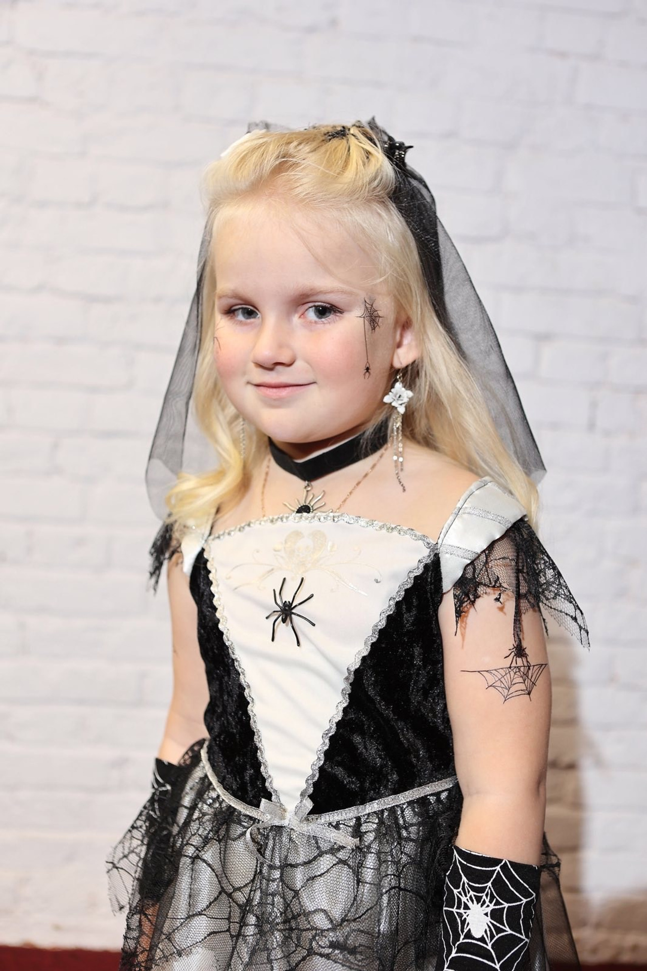 Модель для предметной съемки Анастасия Ам. Н.Н.| Sale Easy