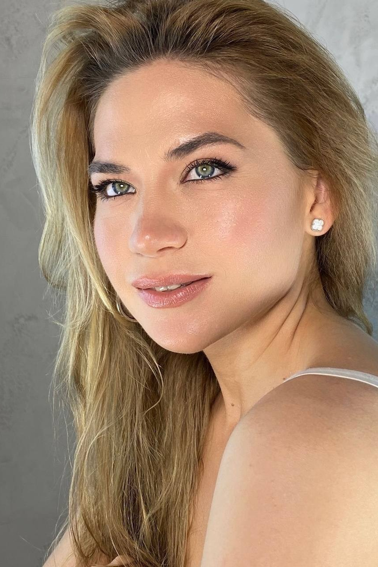 Модель для предметной съемки Диляра Казань| Sale Easy