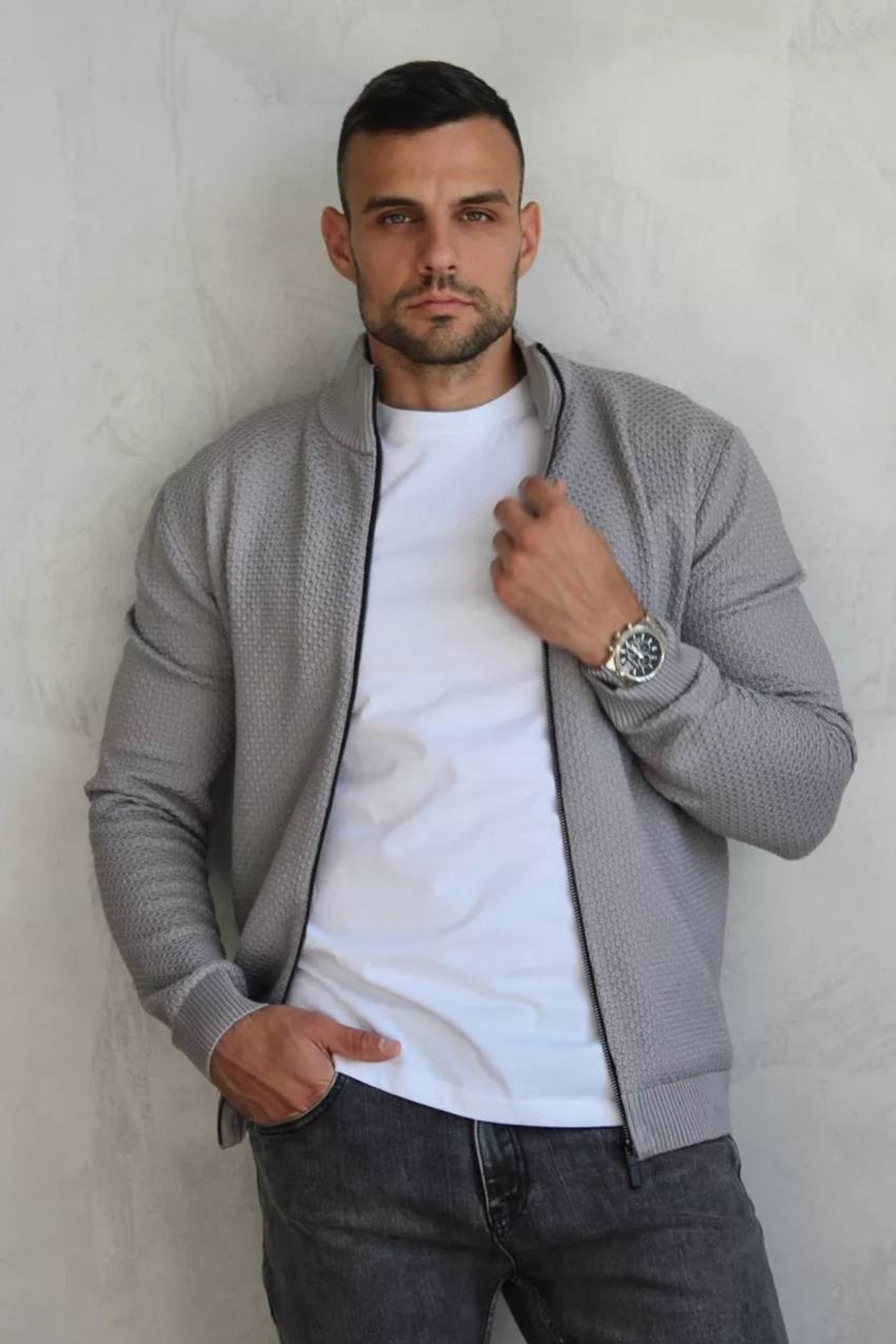 Идея для кэжуал образа с футболкой