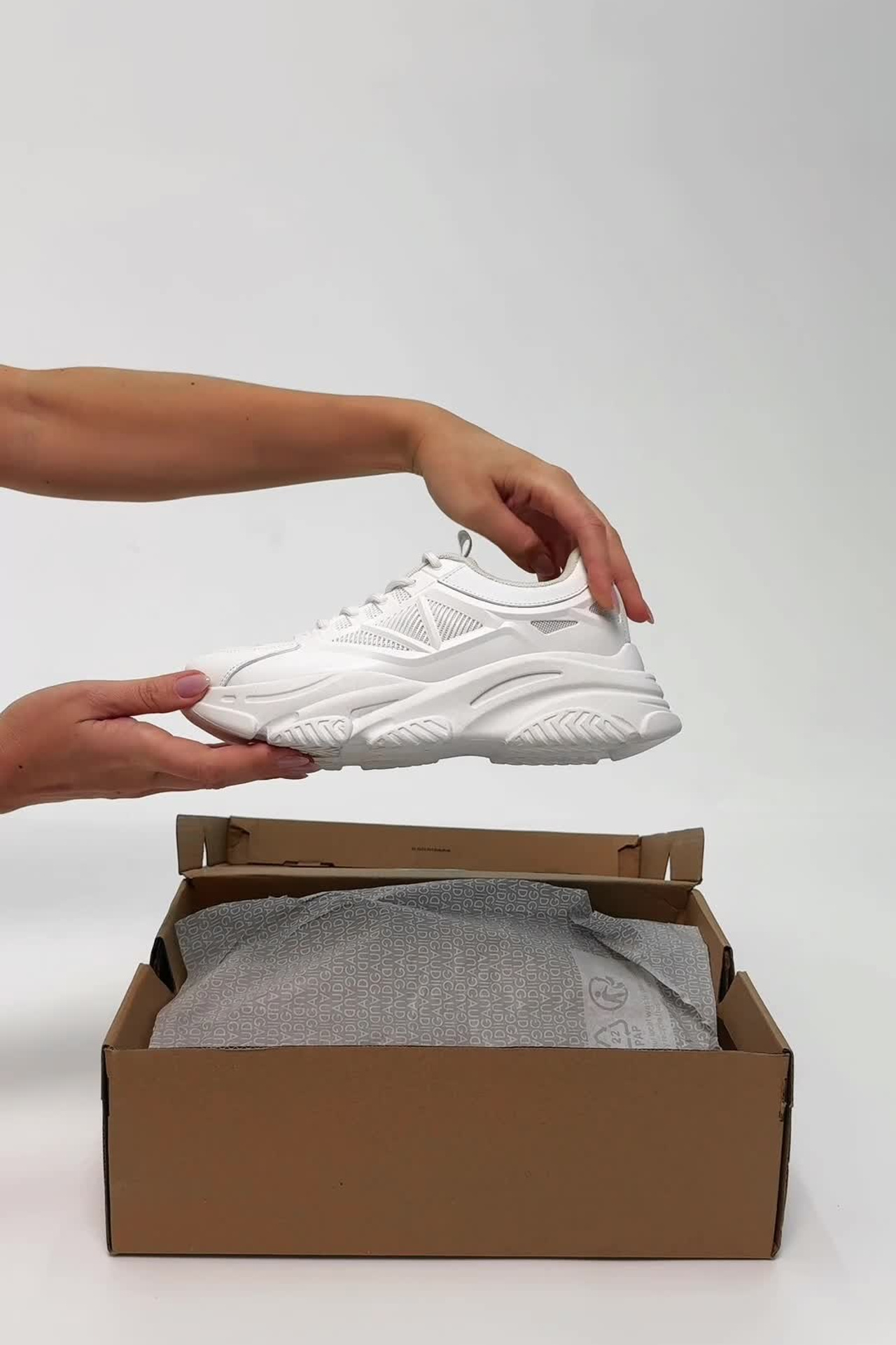 Портфолио видеосъемка одежды для маркетплейсов | Sale Easy