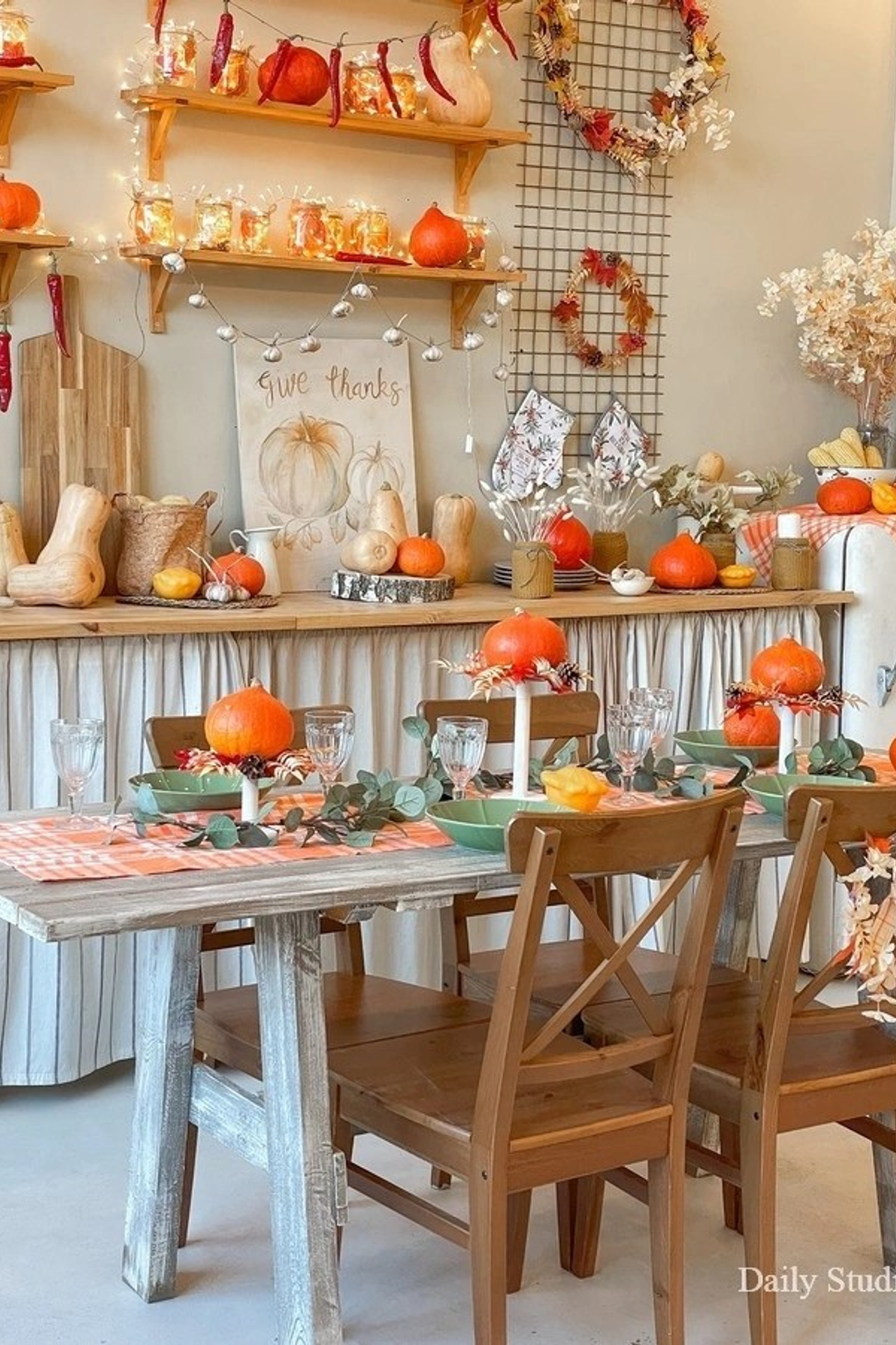 Студия DAILY STUDIO — зал Мастерская для предм. съемки С.-Пб|Sale Easy