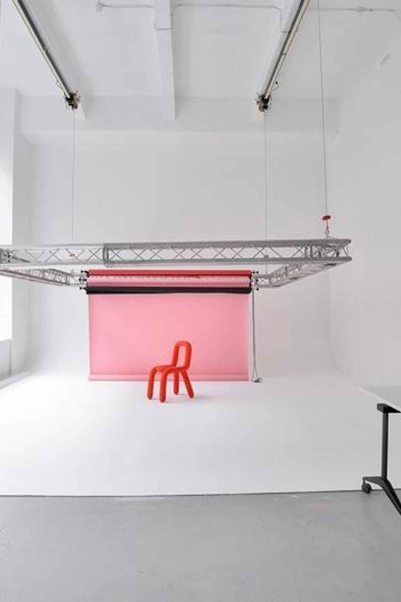 Студия Cross-studio Monday для предметной съемки Москва | Sale Easy