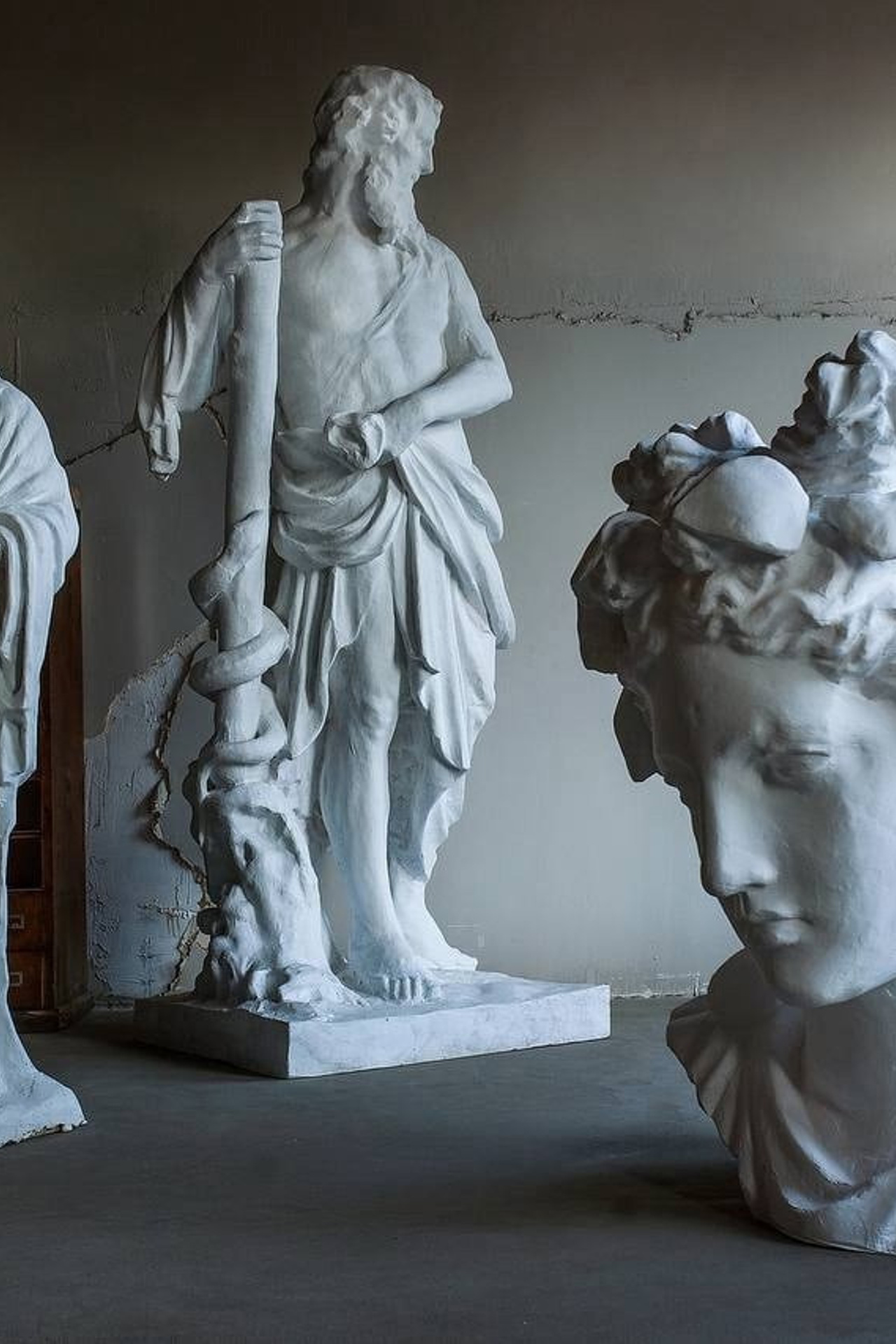 ЛОКАЦИЯ 223 — зал Скульптура для предм. съемки С.-Пб|Sale Easy