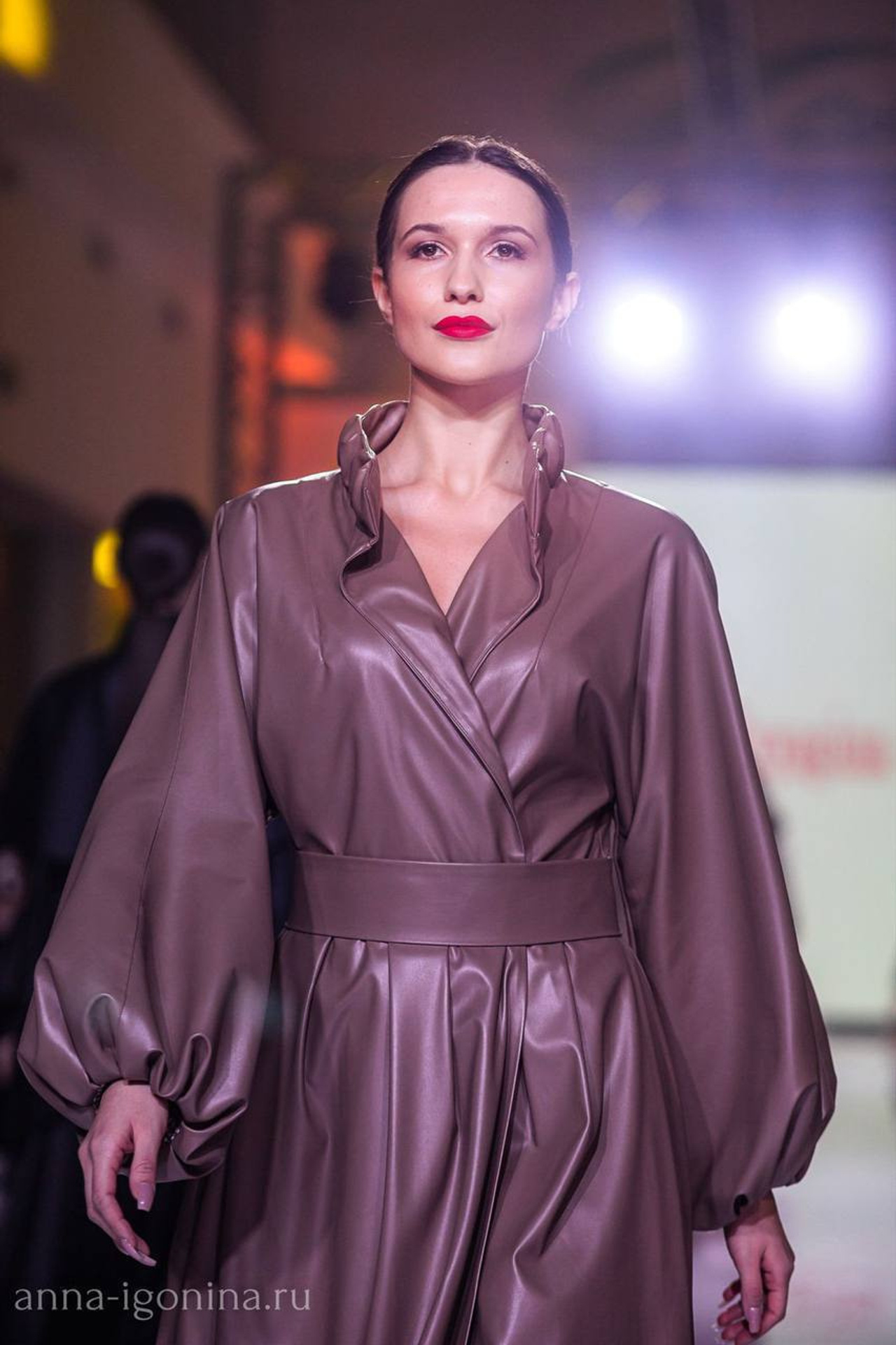 Модель для предметной съемки Аделина Казань| Sale Easy