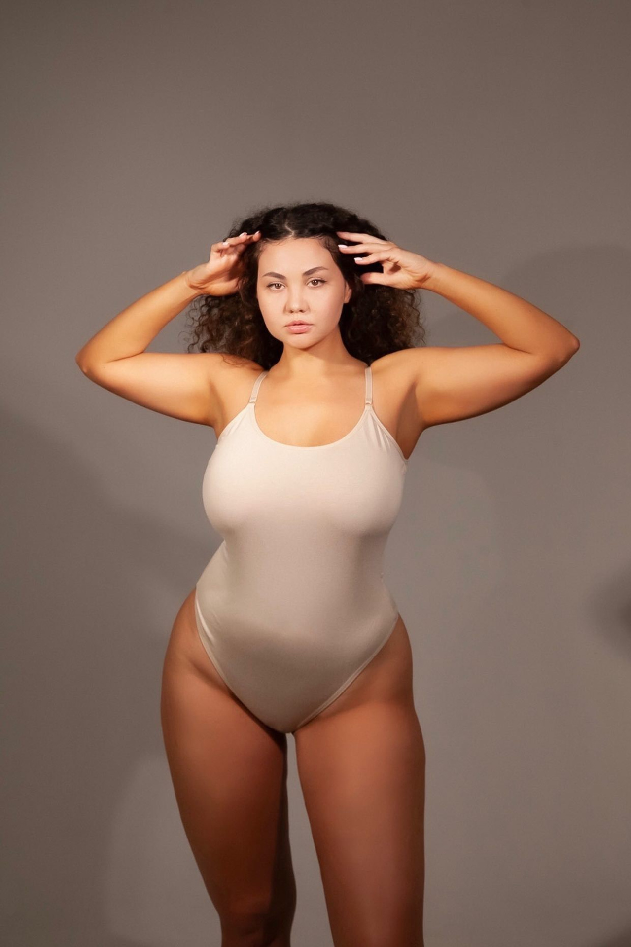 Модель для предметной съемки Виктория Л. Н.Н.| Sale Easy