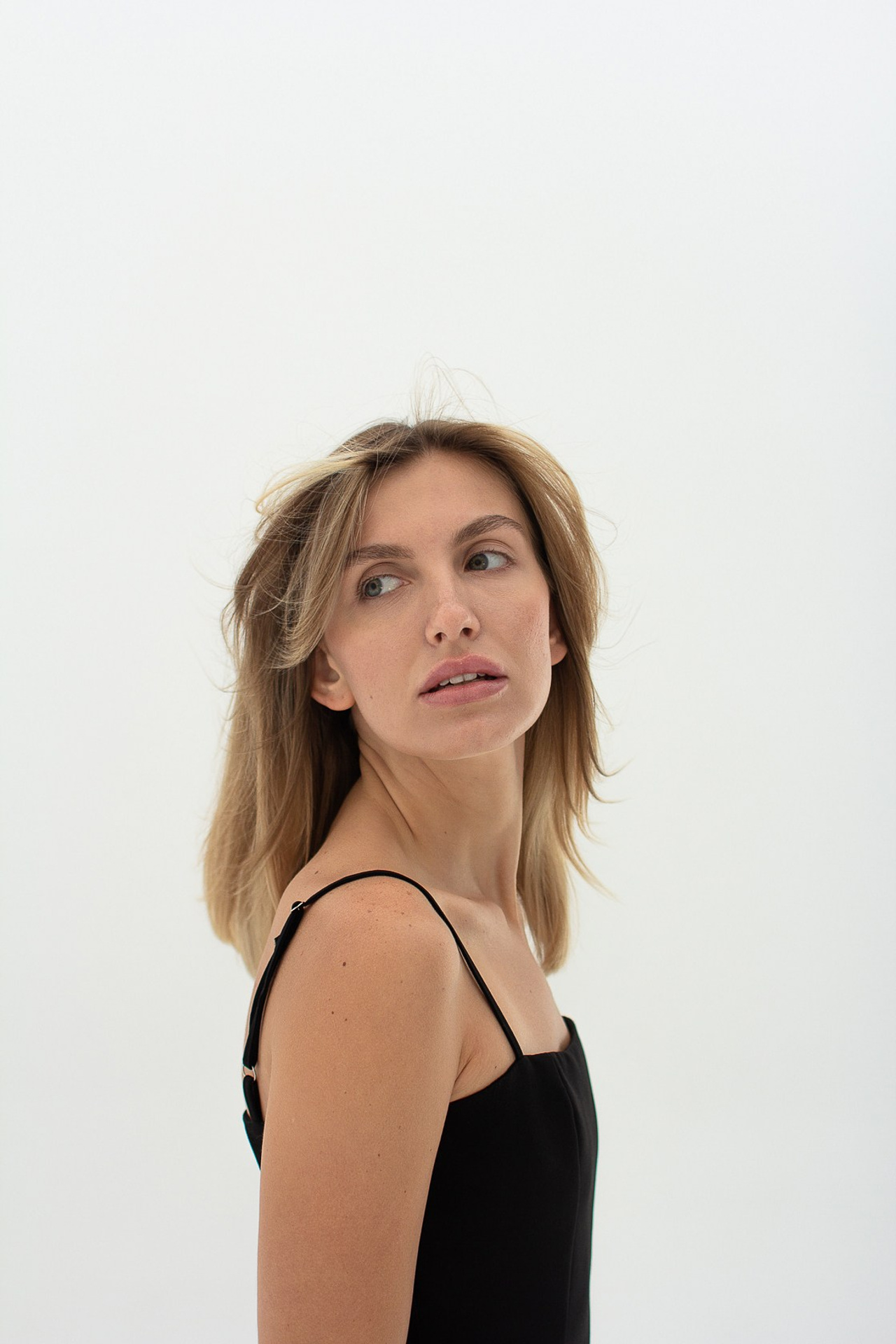 Модель для предметной съемки Юлия С. Москва| Sale Easy