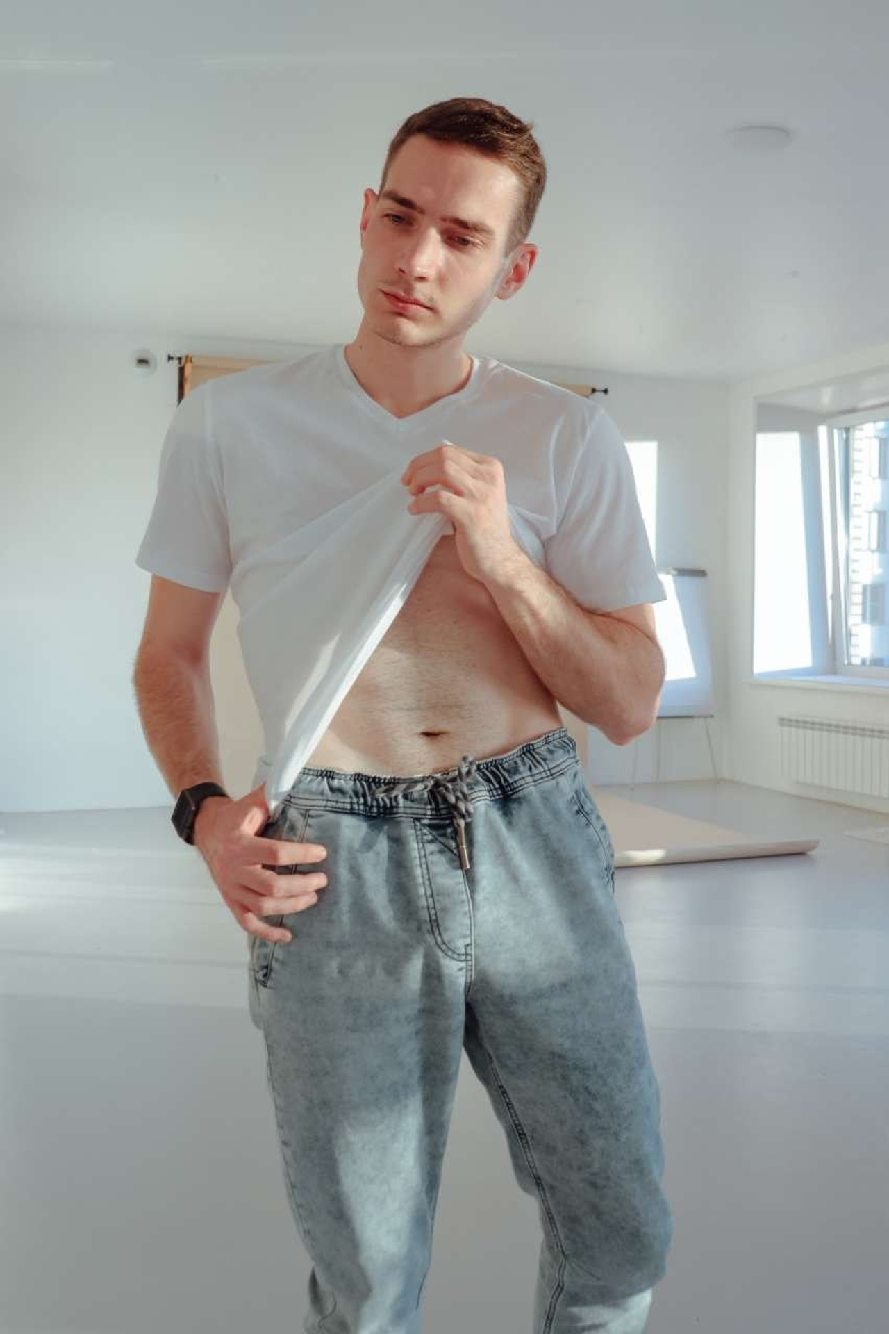 Модель для предметной съемки Евгений А Красноярск| Sale Easy