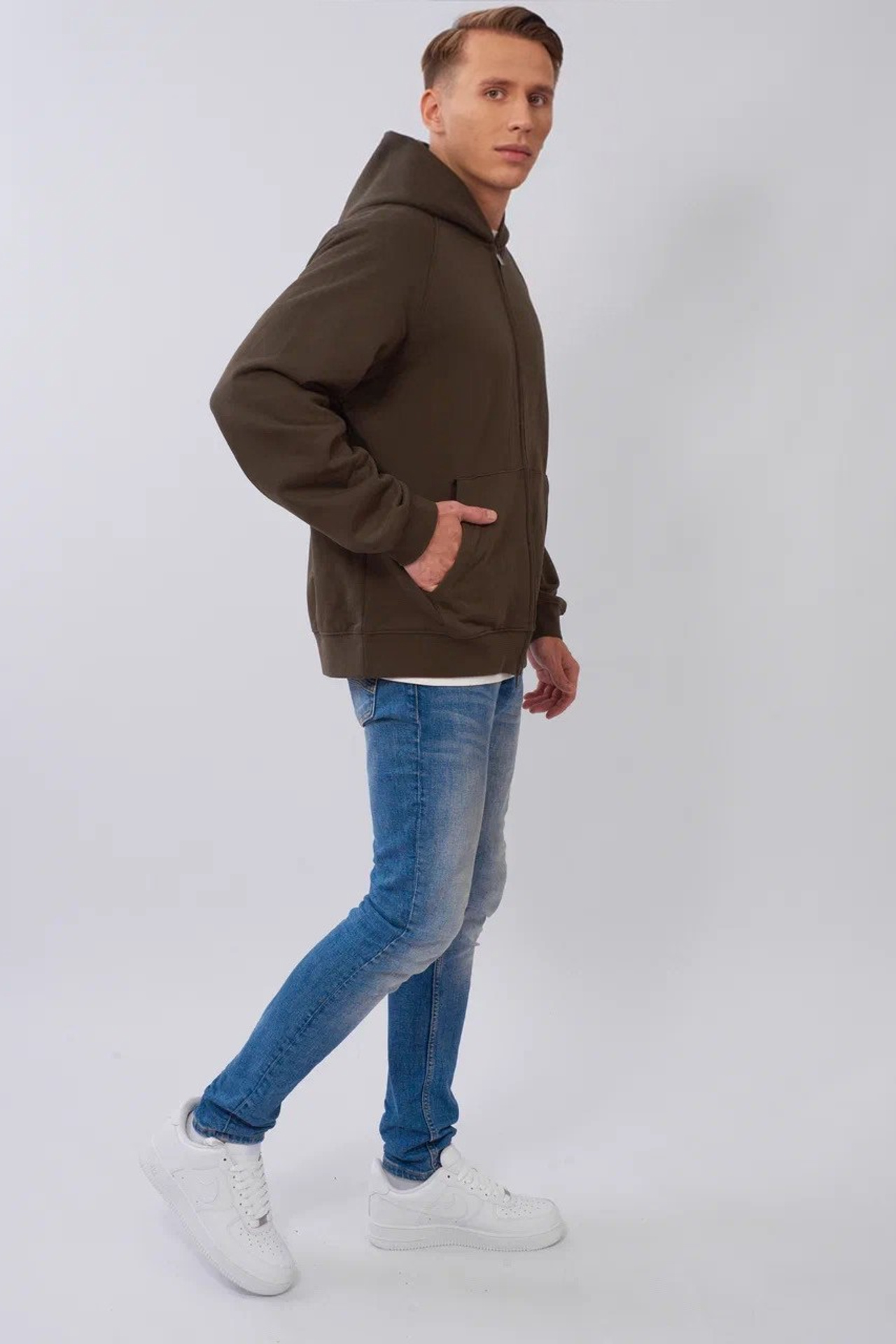 Модель для предметной съемки Антон Москва | Sale Easy