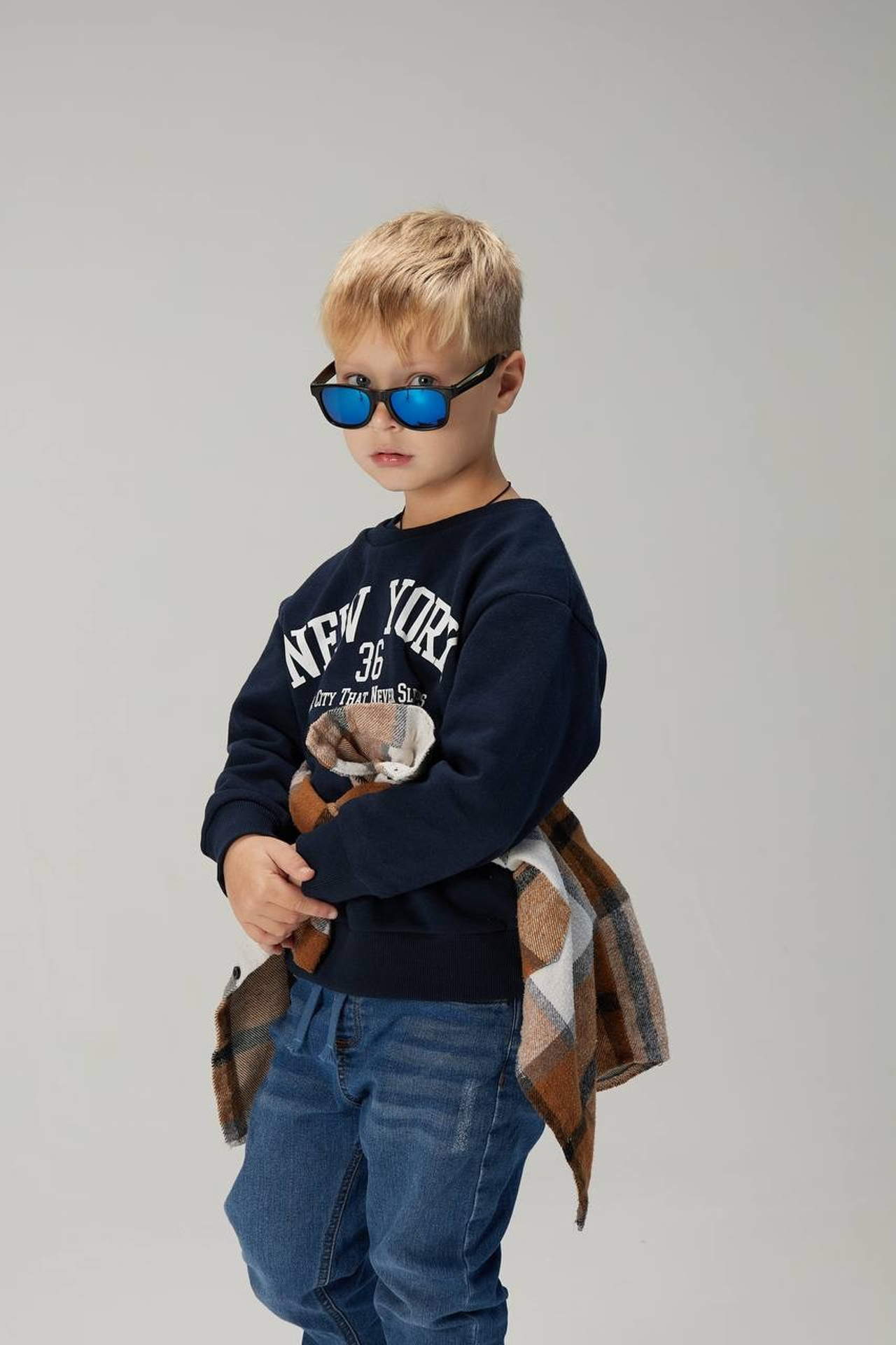 Модель мальчик для предметной съемки Иван Ж Н.Н. | Sale Easy