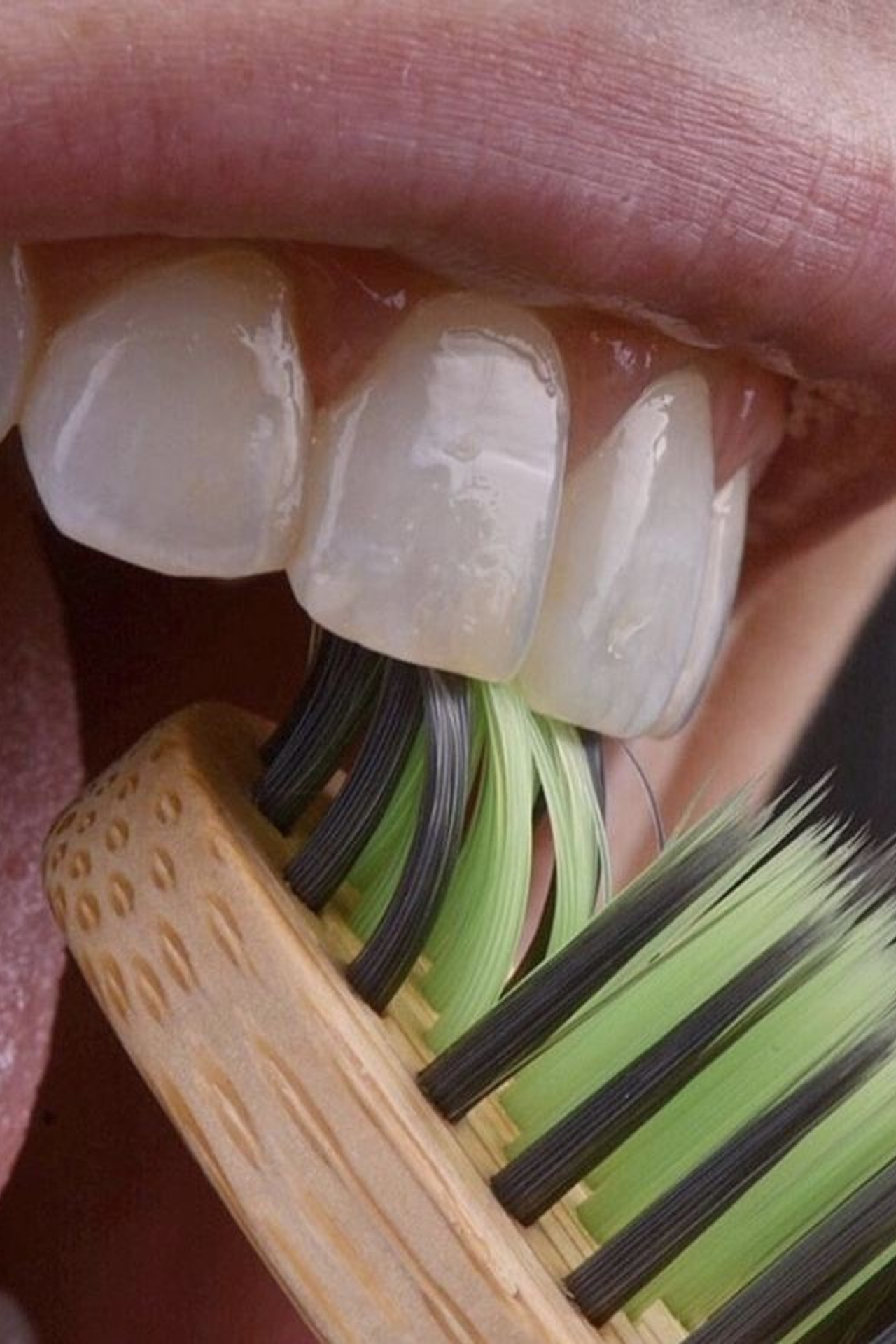 Предметная съемка зубной пасты с моделью