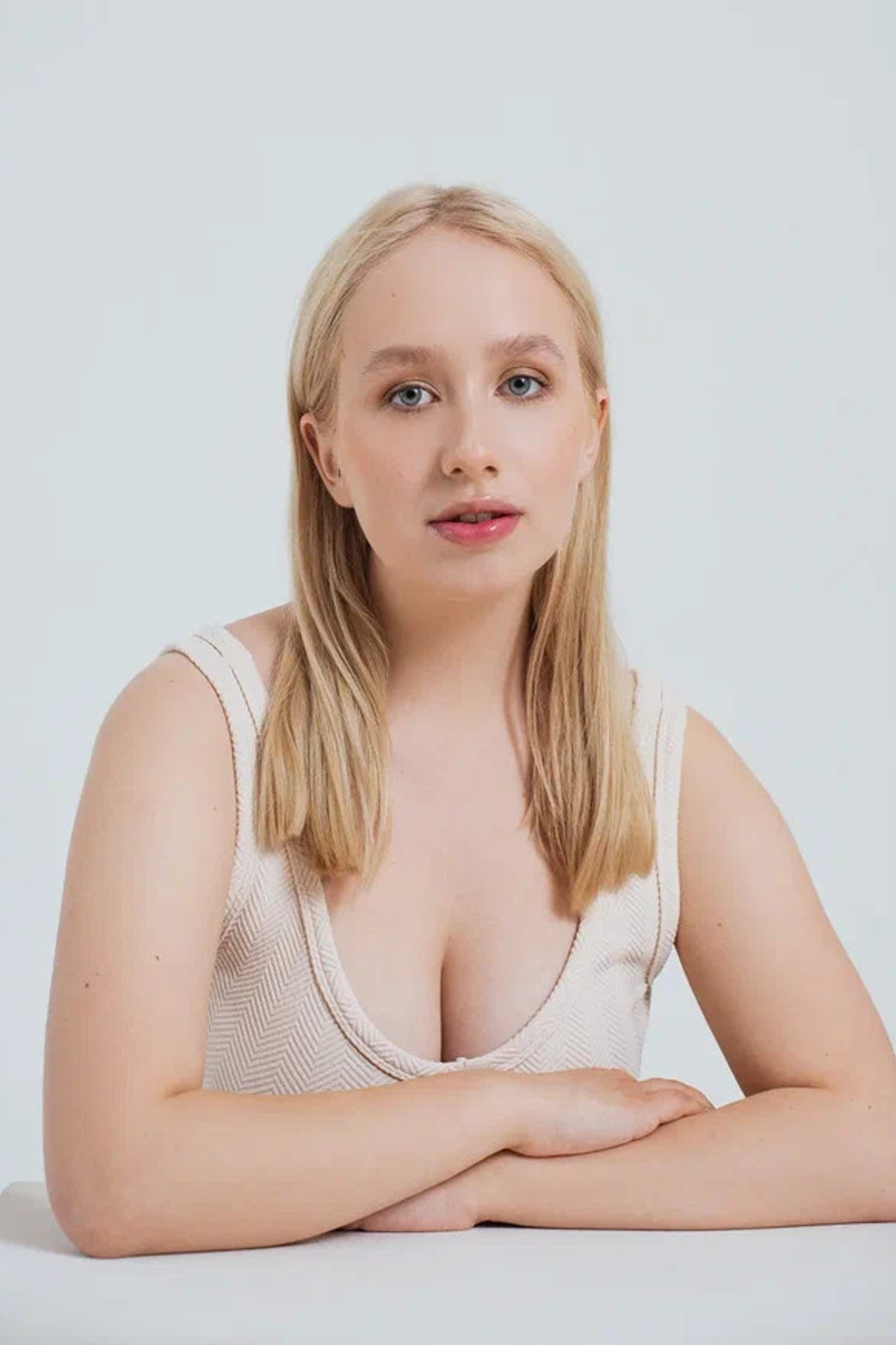 Модель для предметной съемки Мария Н.С-Петербург | Sale Easy