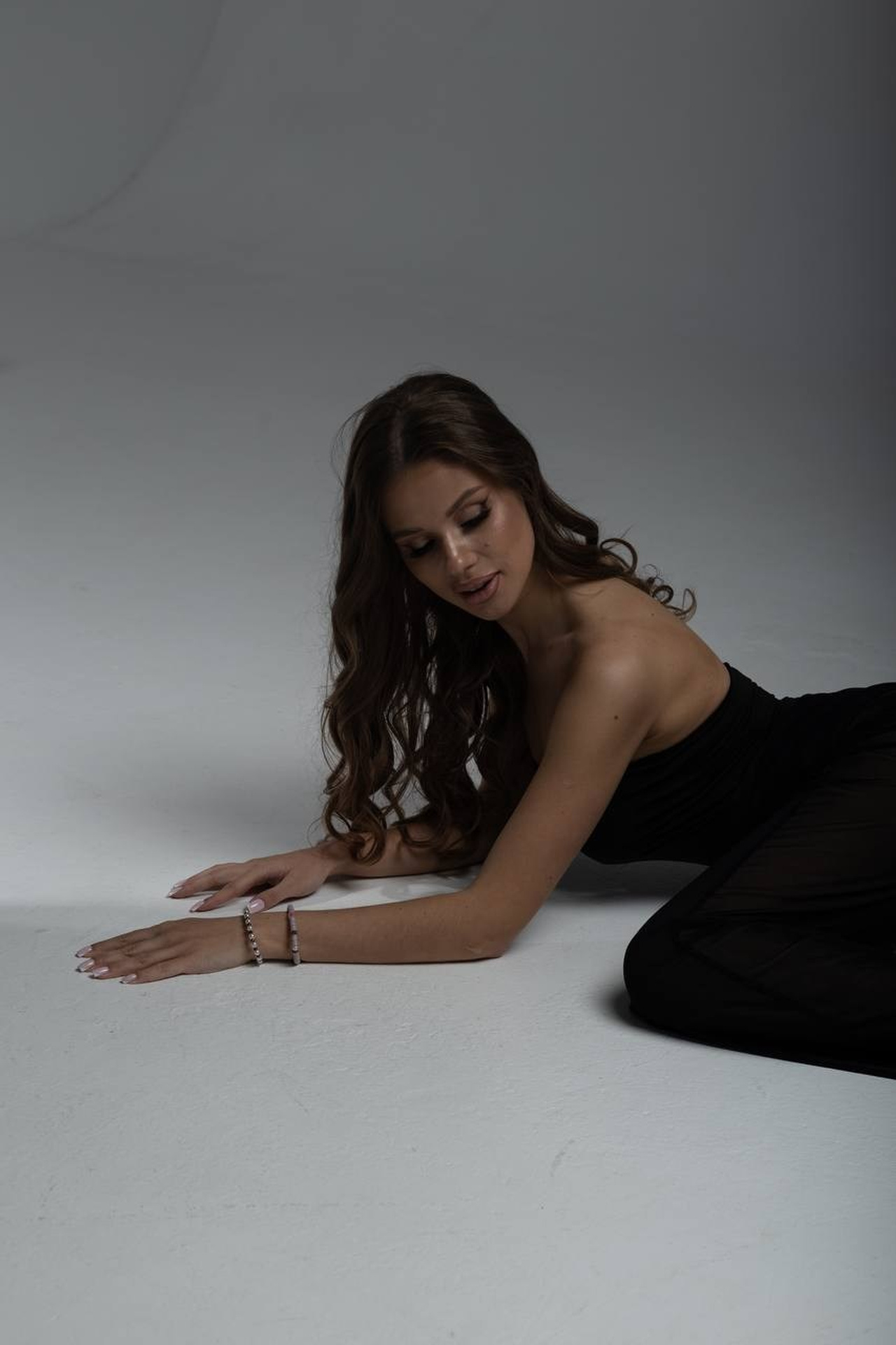 Модель для съемки фото для маркетплейса Эльмира Москва | Sale Easy