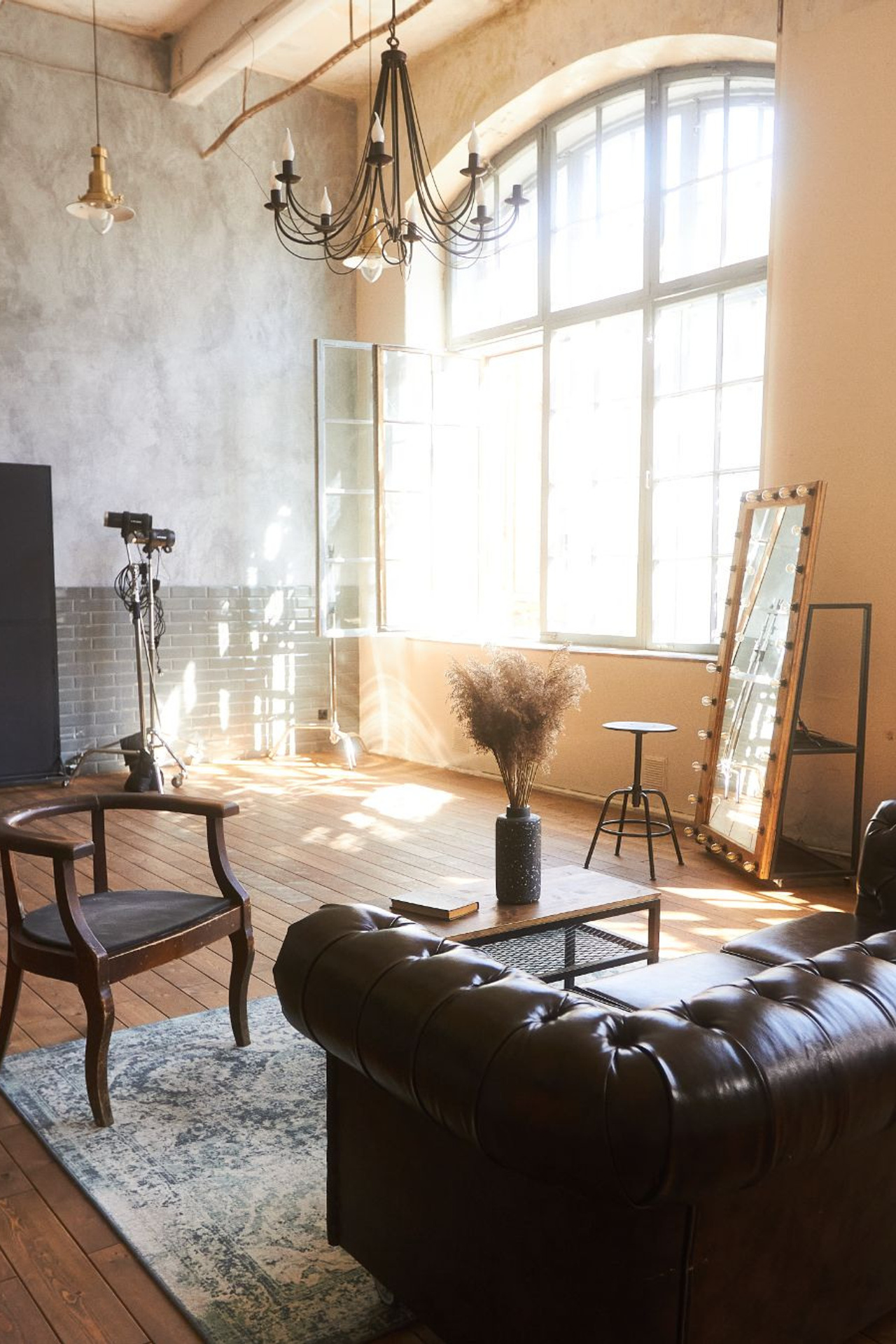 Студия JUPITER STUDIO — зал Loft для предм. съемки С.-Пб|Sale Easy