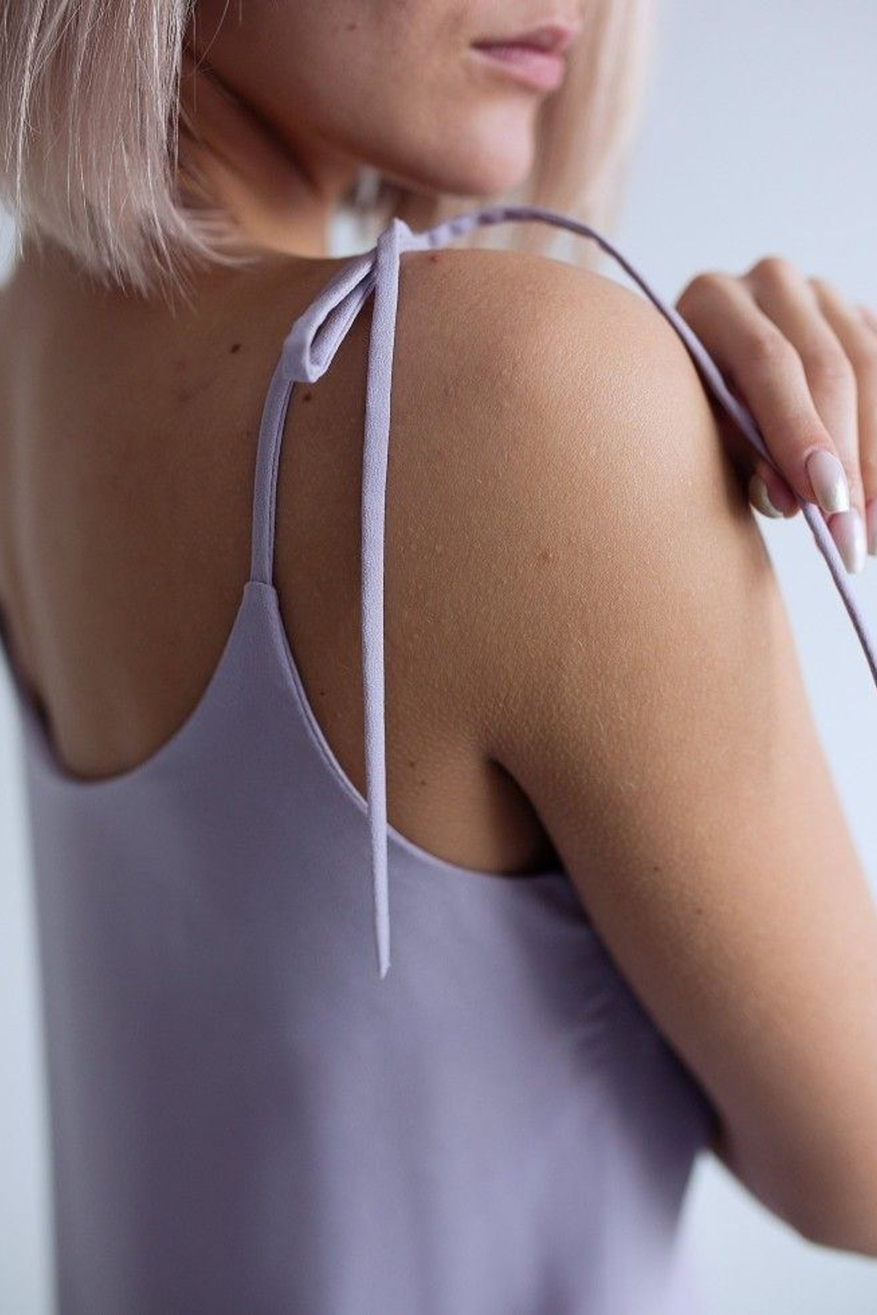 Качественная предметная съемка женских сорочек для модных коллекций.