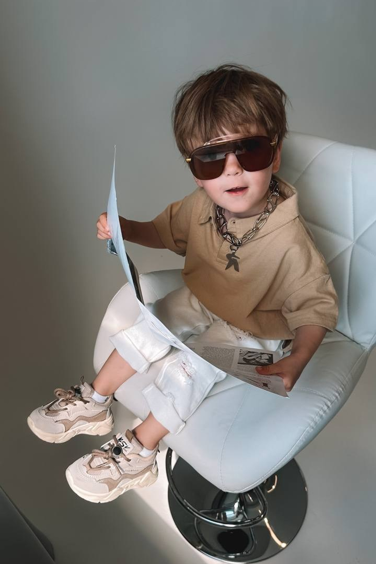 Модель для предметной съемки мальчик Радэль Казань| Sale Easy