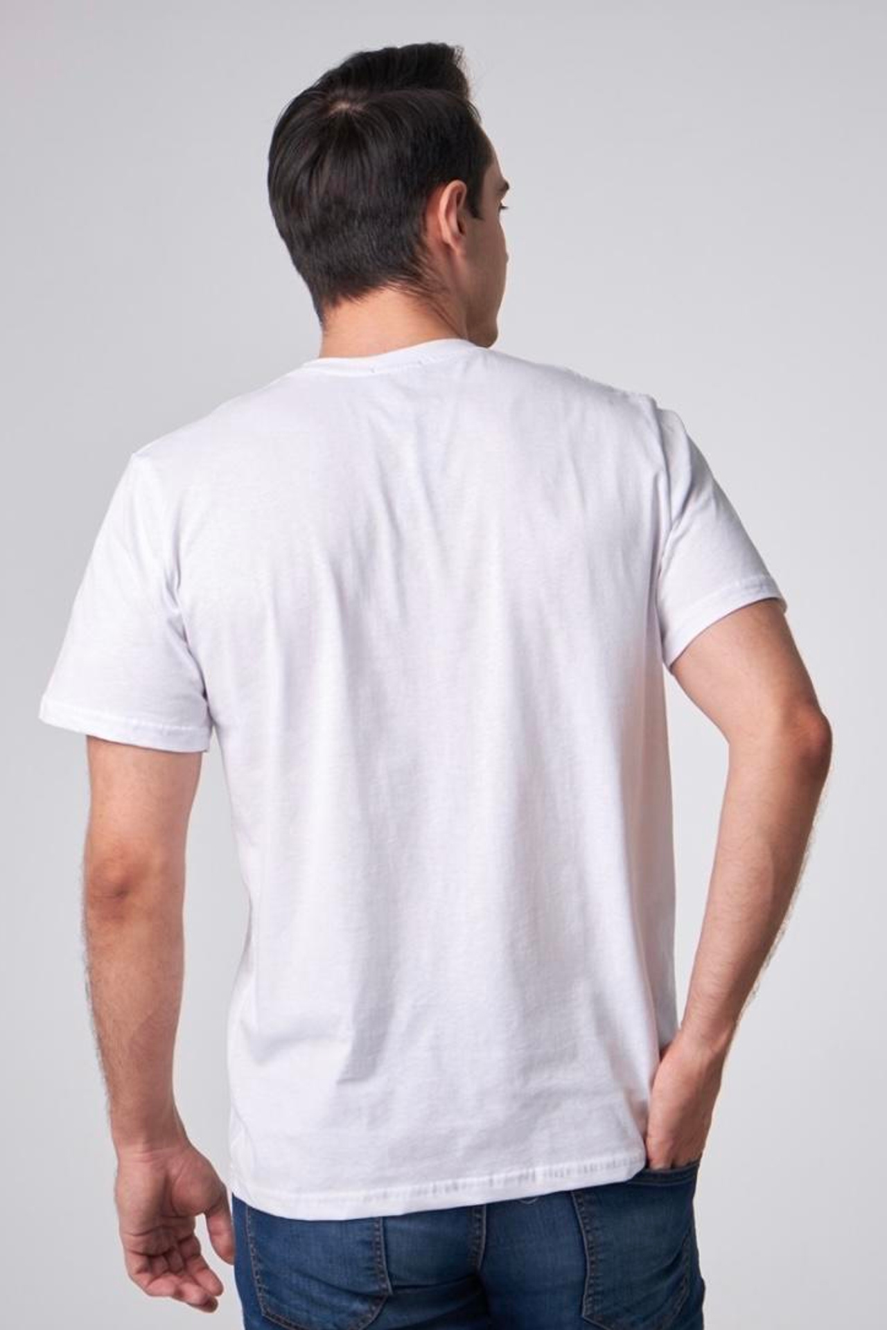 Эффектная съемка футболок для визуализации ярких цветов и детализированного дизайна