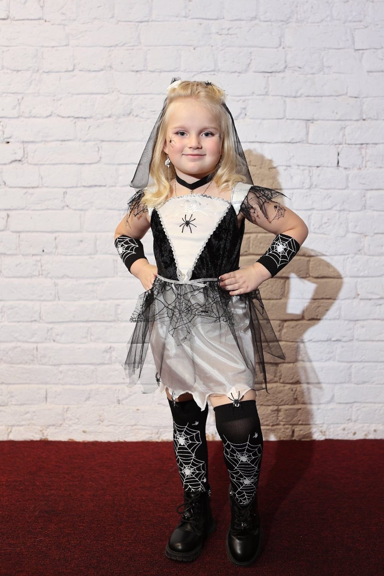 Модель для предметной съемки Анастасия Ам. Н.Н.| Sale Easy