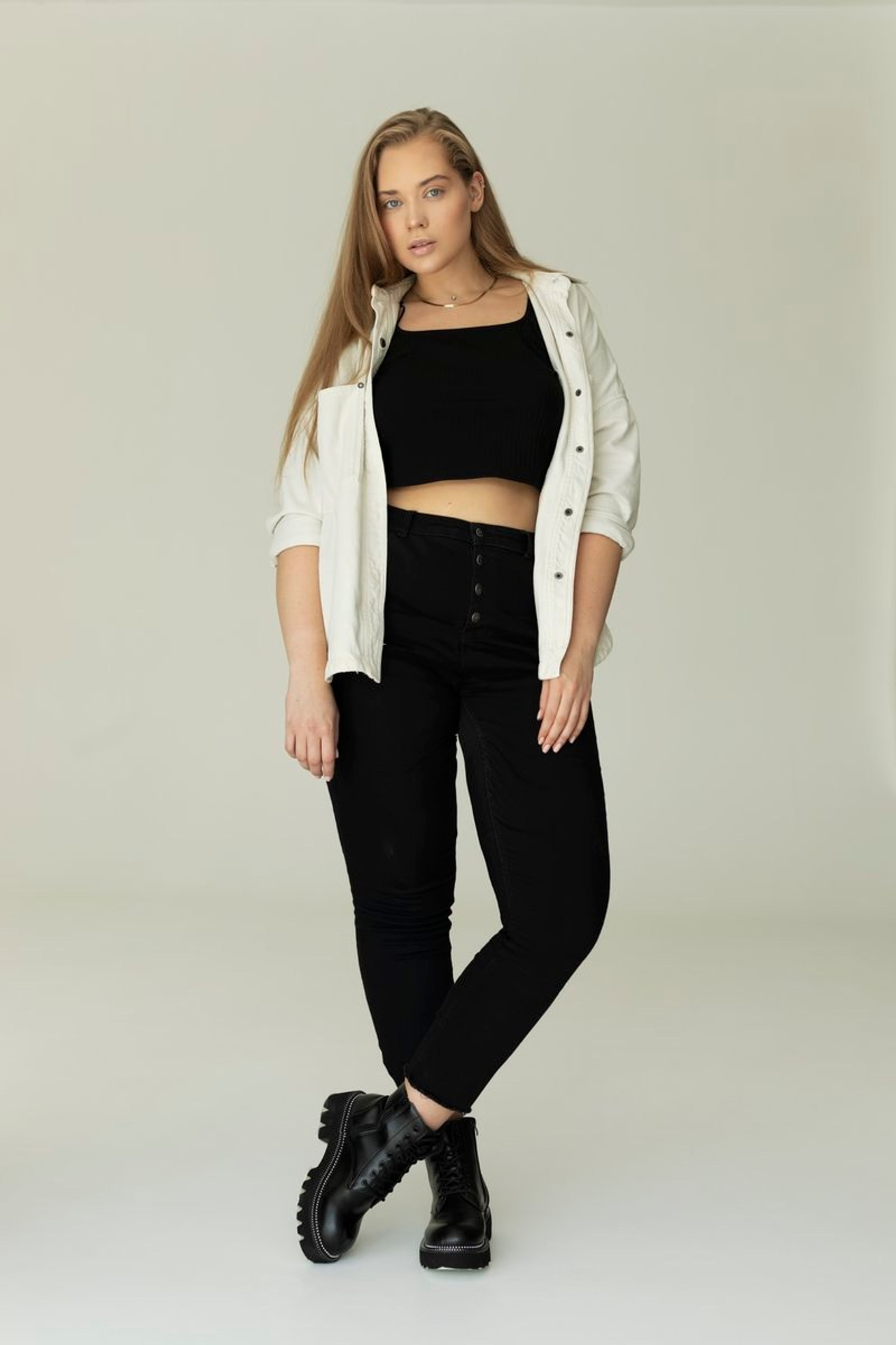 Модель plus size для предметной съемки Ольга Ж. Москва | Sale Easy