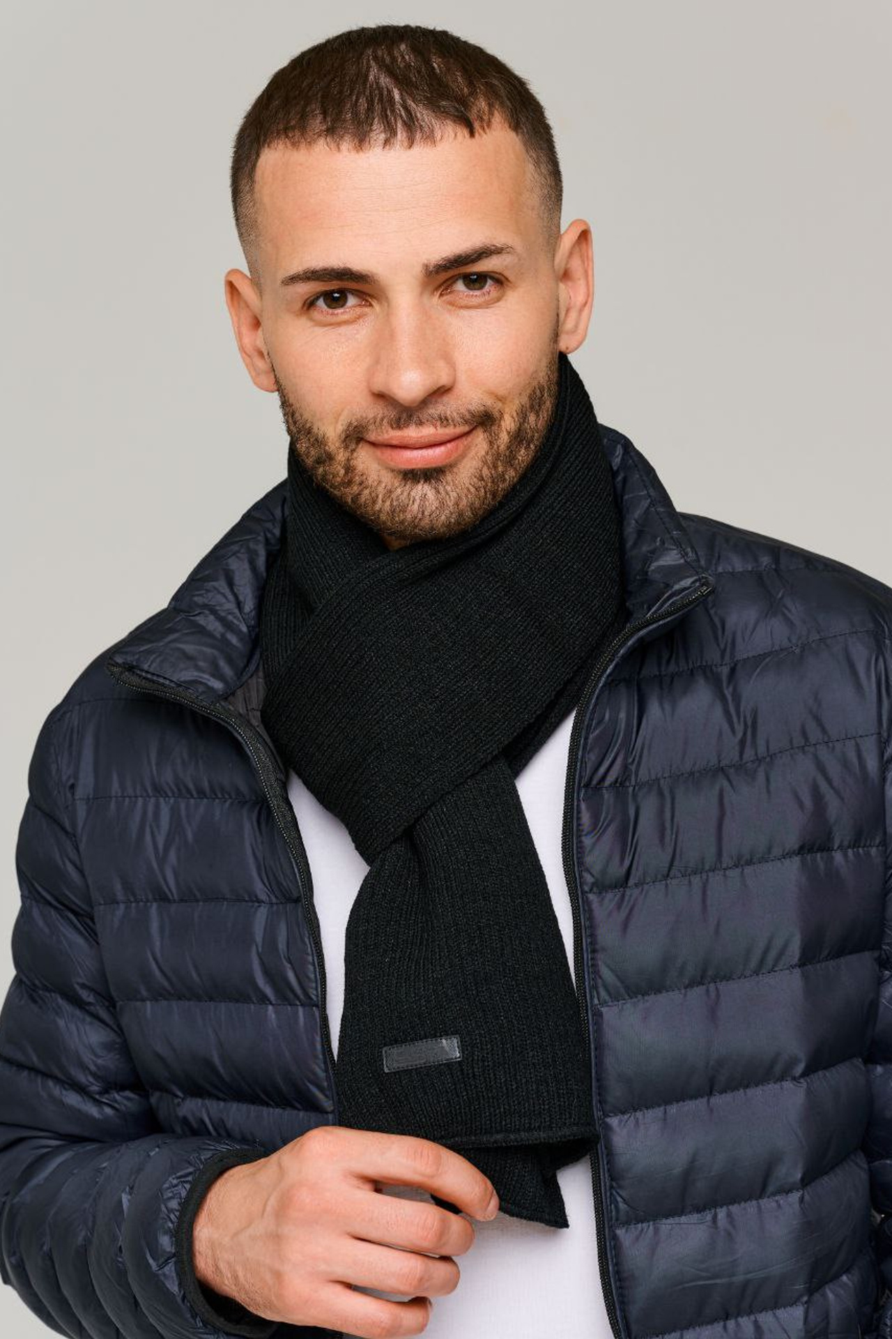 Модель для предметной съемки Иван Москва | Sale Easy