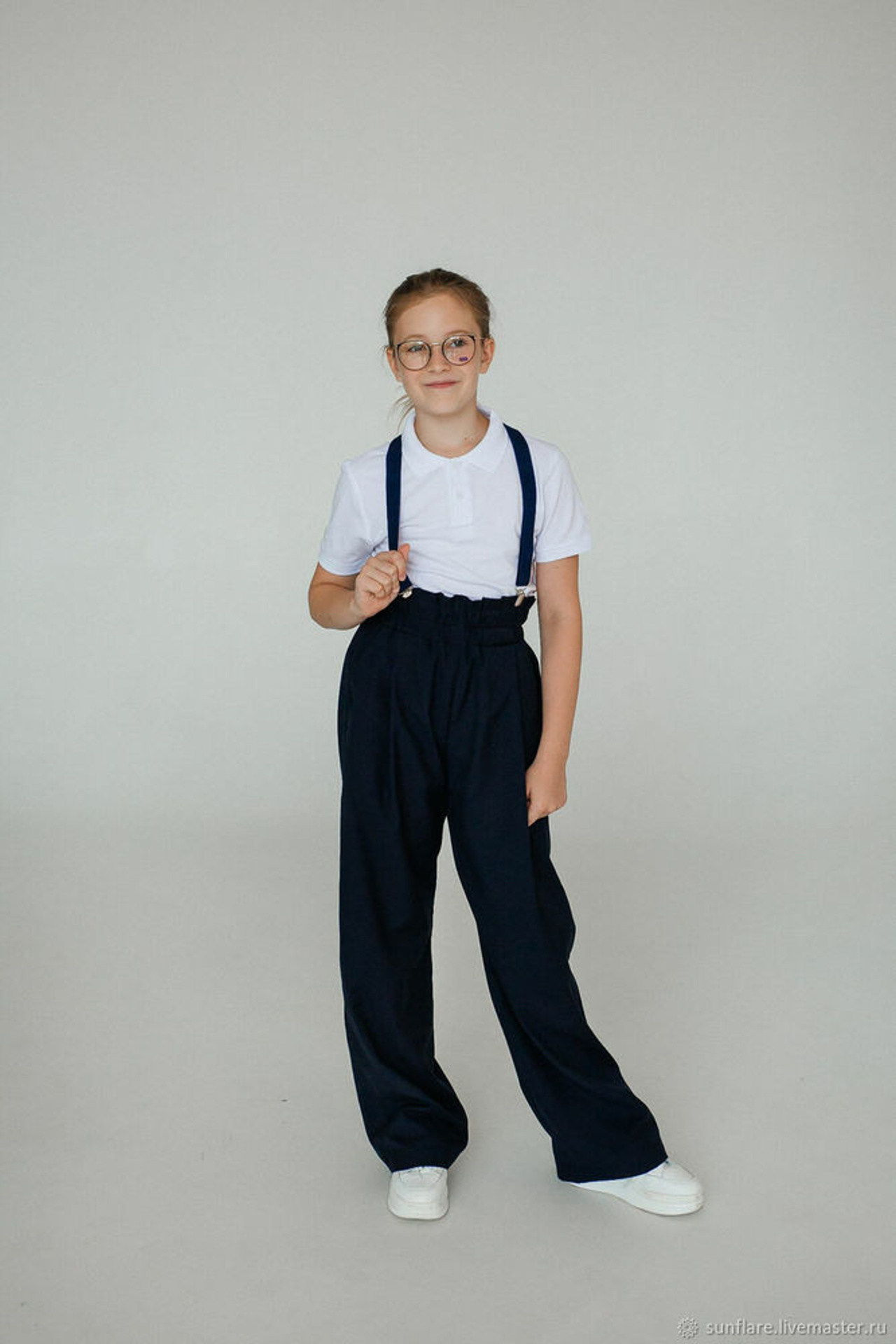 Стильная съемка с фокусом на разнообразие моделей школьной формы