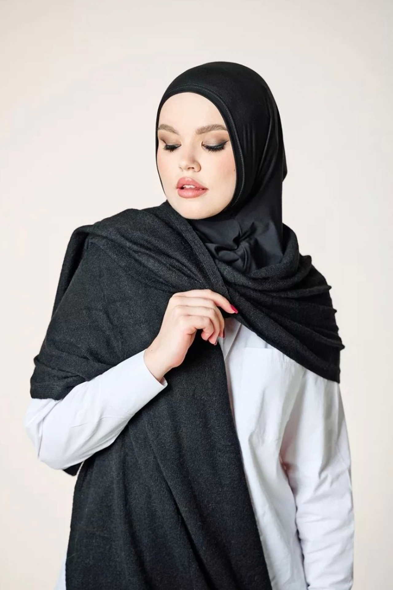 Модель для предметной съемки Диана А. Н.Н.| Sale Easy